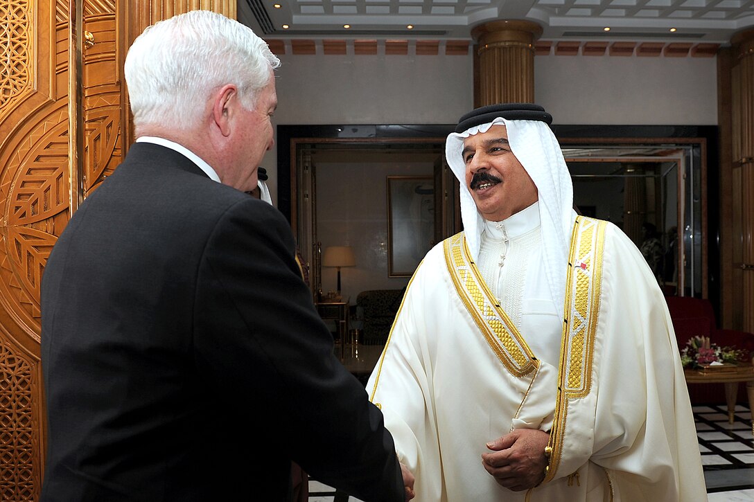 U.S. Defense Secretary Robert M. Gates meets with Bahrain's King Hamad bin Isa al-Khalifa at Safriyah Palace in Bahrain, March 12, 2011.