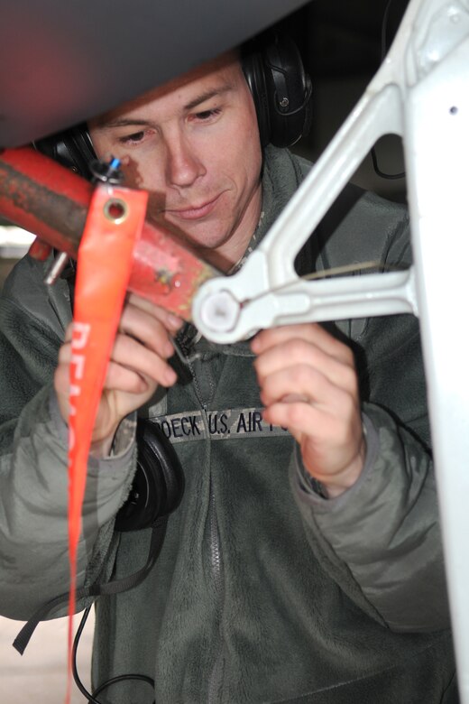 Tech. Sgt. Eric Schaubroeck, 707th Maintenance Squadron crew chief, connects a safety strut to the bomb bay door of a 2nd Bomb Wing B-52H following its return from a nuclear training mission at Barksdale Air Force Base, La, March 5, 2011. The 707th MXS is an Air Force Reserve classic associate unit assigned to the 2nd Bomb Wing maintenance group and supports the 343rd Bomb Squadron. The launch of this crew and aircraft was significant for being the first supported by 2nd BW operations and maintenance personnel during a 307th Bomb Wing Reserve Unit Training Assembly. (U. S. Air Force Photo/Master Sgt. Greg Steele)