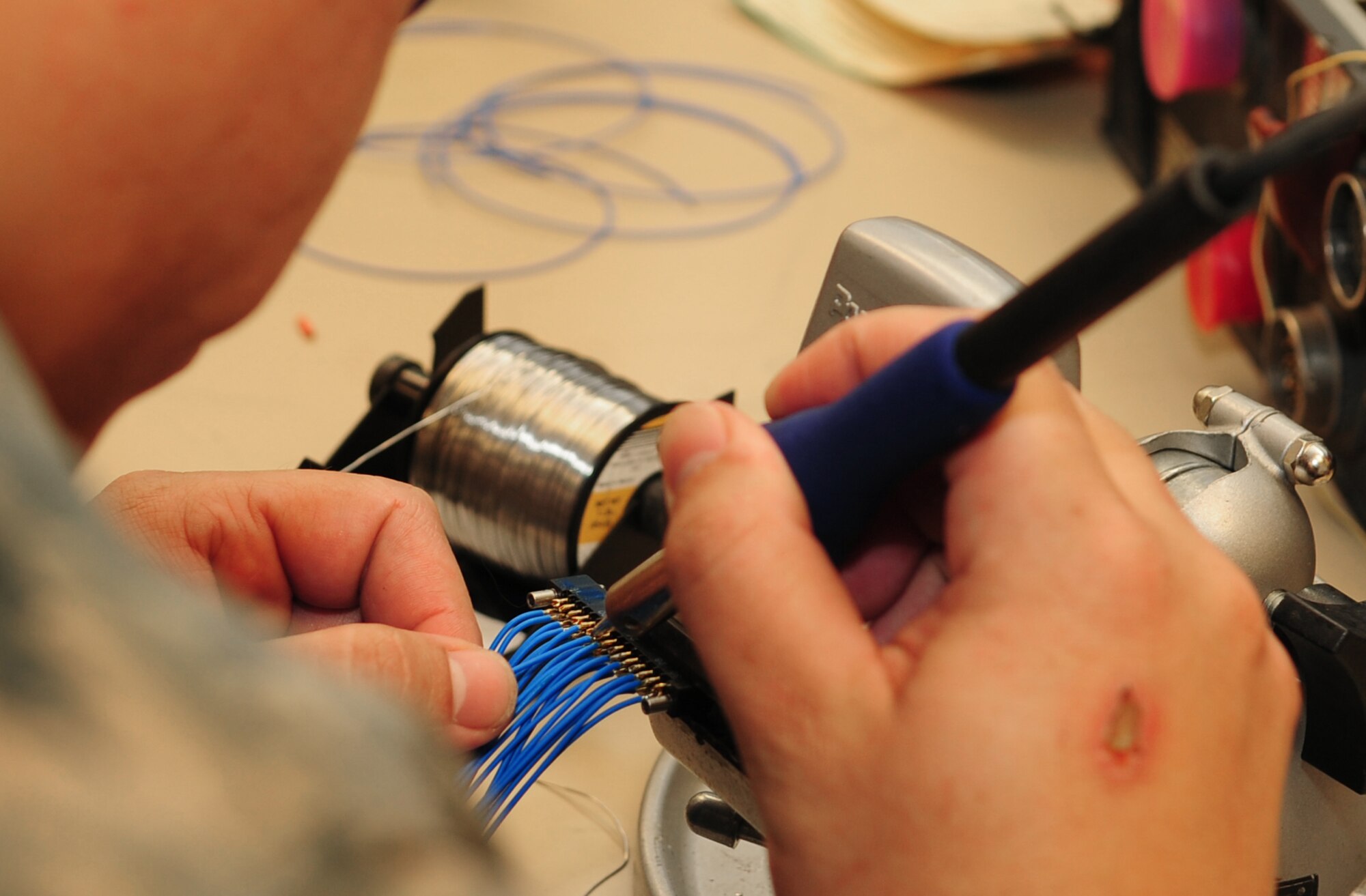 DAVIS-MONTHAN AIR FORCE BASE, Ariz. - Staff Sgt. Joe Perez, an Air Force Repair Enhancement Program technician with the 355th Maintenance Operations Squadron, repairs a cable line here Jan. 27. (U.S. Air Force photo/Airman 1st Class Jerilyn Quintanilla)