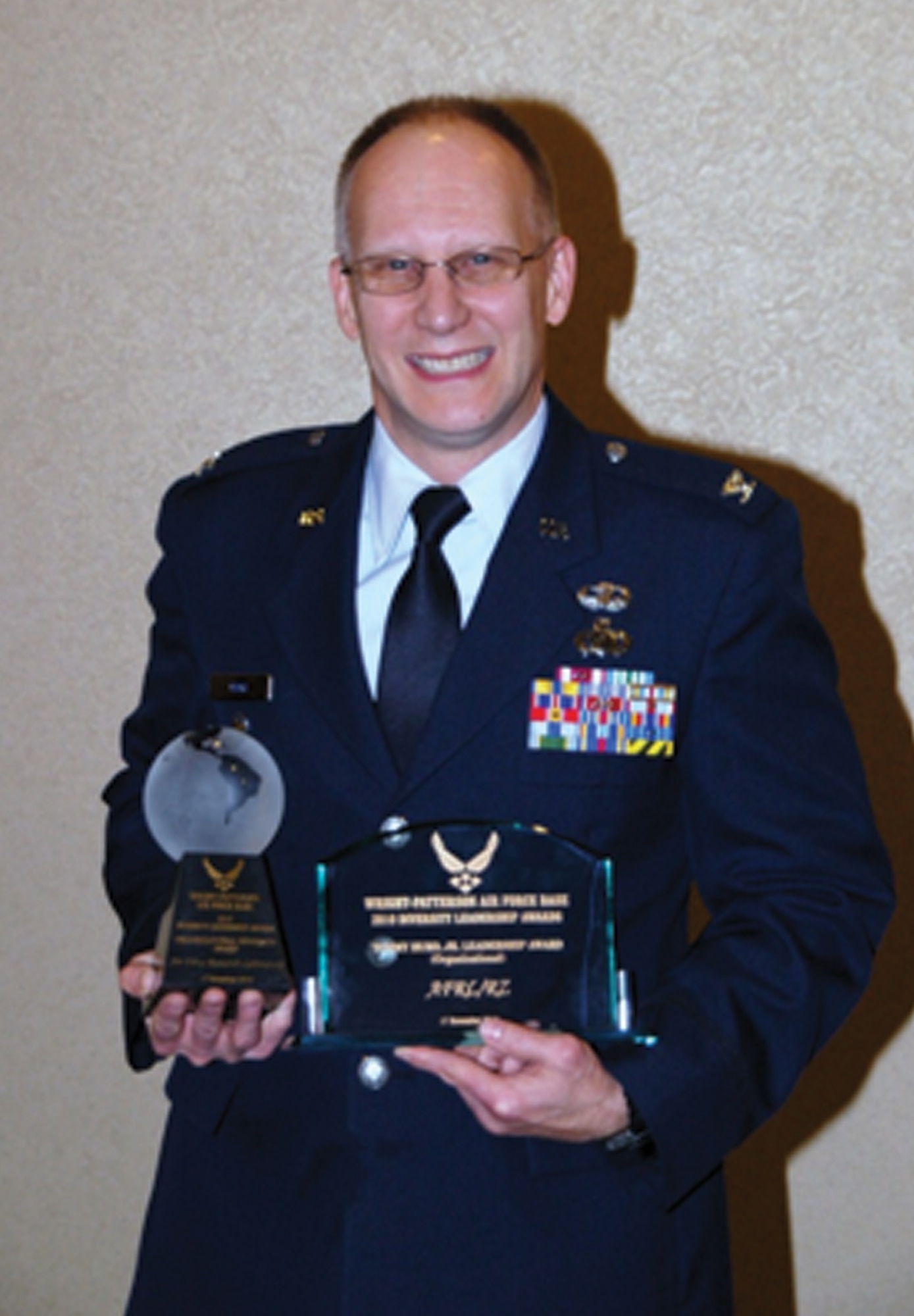 Colonel William D. Hack accepts Wright-Patterson Air Force Base 2010 Organizational Diversity Award on behalf of the AFRL Propulsion Directorate. (AFRL image)