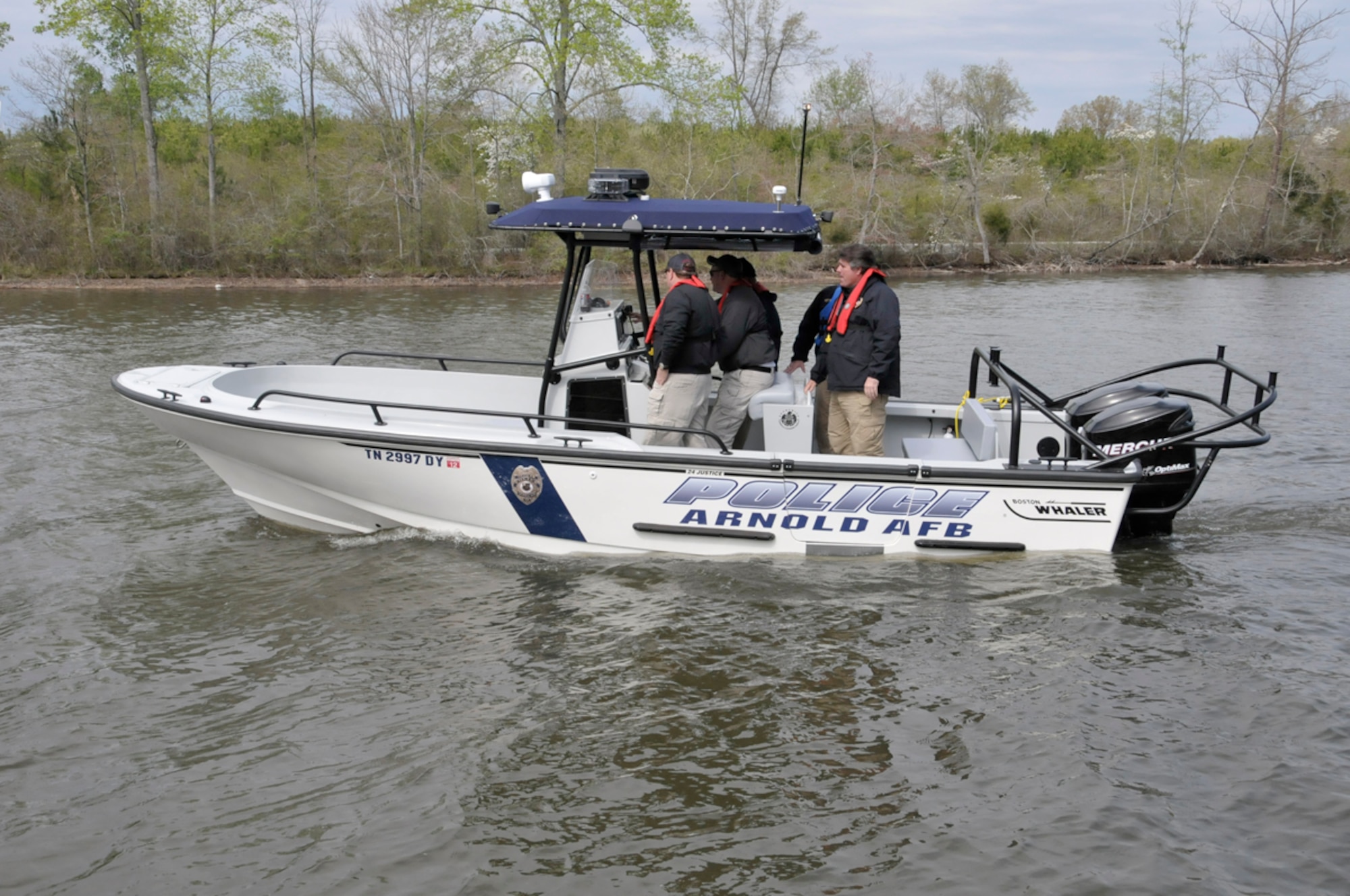 Buck Young and other Arnold policemen conduct a training session on the department’s patrol boat in April 2009. (Photo by Rick Goodfriend)