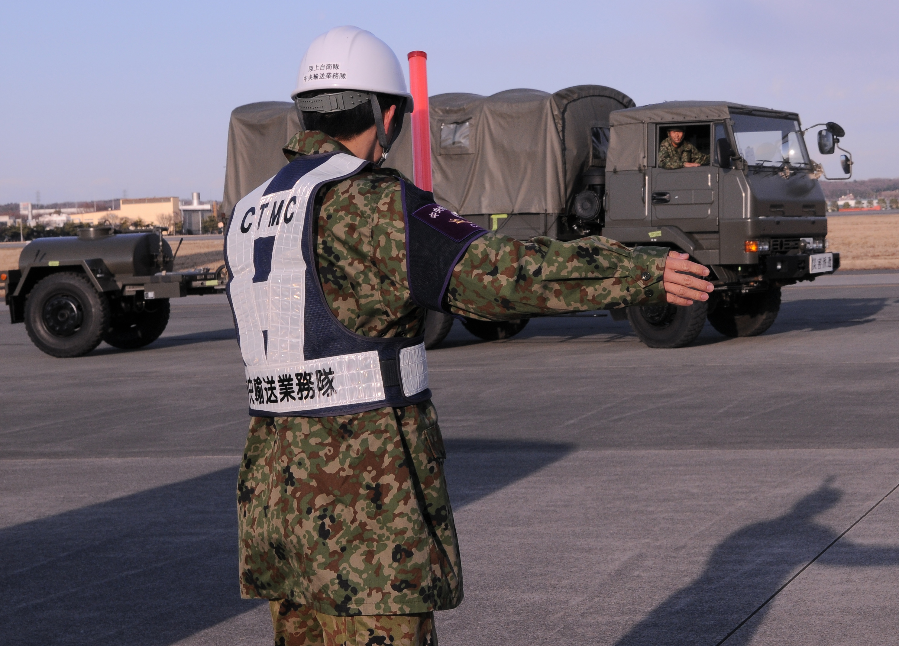 C 17 Transports Jgsdf Troops And Convoy