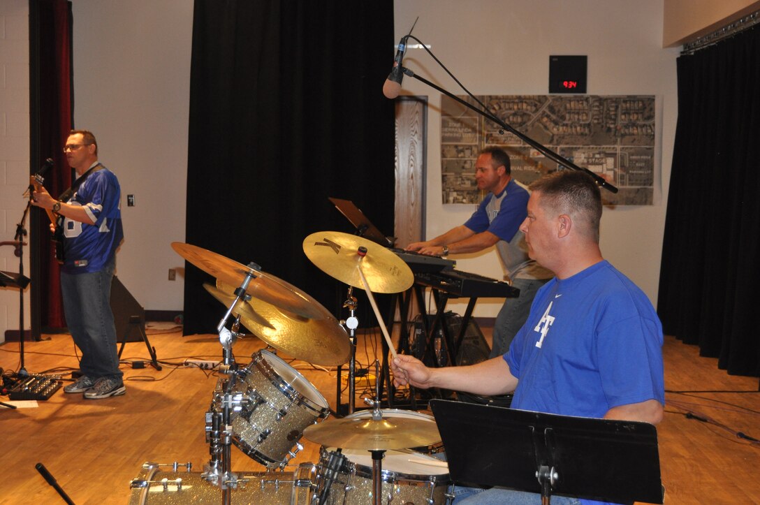 Top Flight performed a Drug Free show for middle school students at Kings Ridge Prepatory Academy on March 14, 2011 in Phoenix, AZ.  Pictured:  SSgt Ron Sadler, drums; MSgt Darrin Dziergowski, keyboards; SSgt Greg Lacy, guitar.