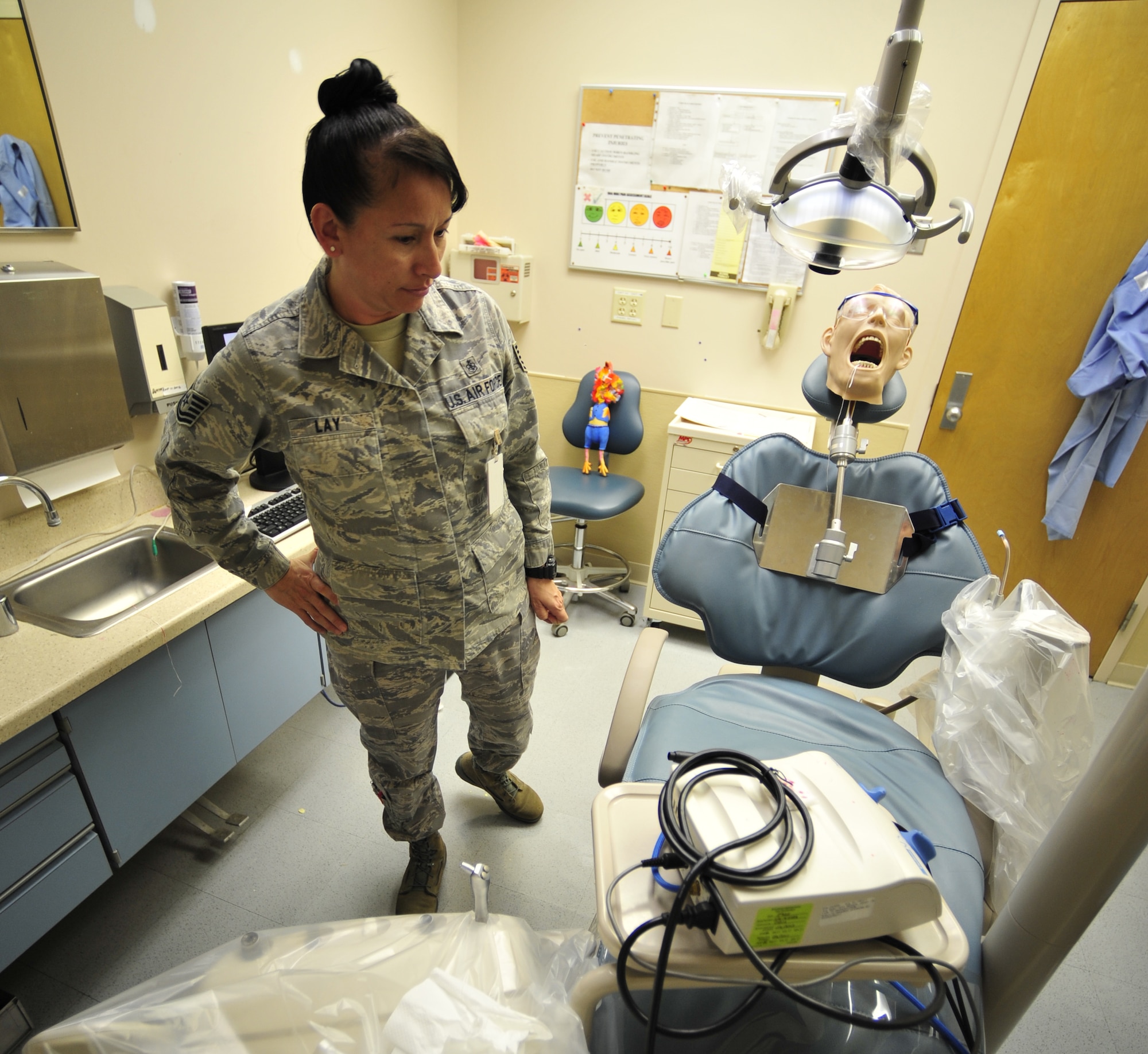 Tech. Sgt. Rosemary Lay, 1st Special Operations Aerospace Medicine Squadron public health technician, glances around at some of the errors and potential hazards during the “Comedy of Errors” Unsafe Room Contest at the dental clinic at Hurlburt Field, Fla., March 7, 2011. The contest was part of the medical group’s third annual National Patient Safety Awareness Week, an effort focusing on the importance of being informed, involved and invested in committing to safe health care. (U.S. Air Force photo by Staff Sgt. Stephanie Jacobs / RELEASED)