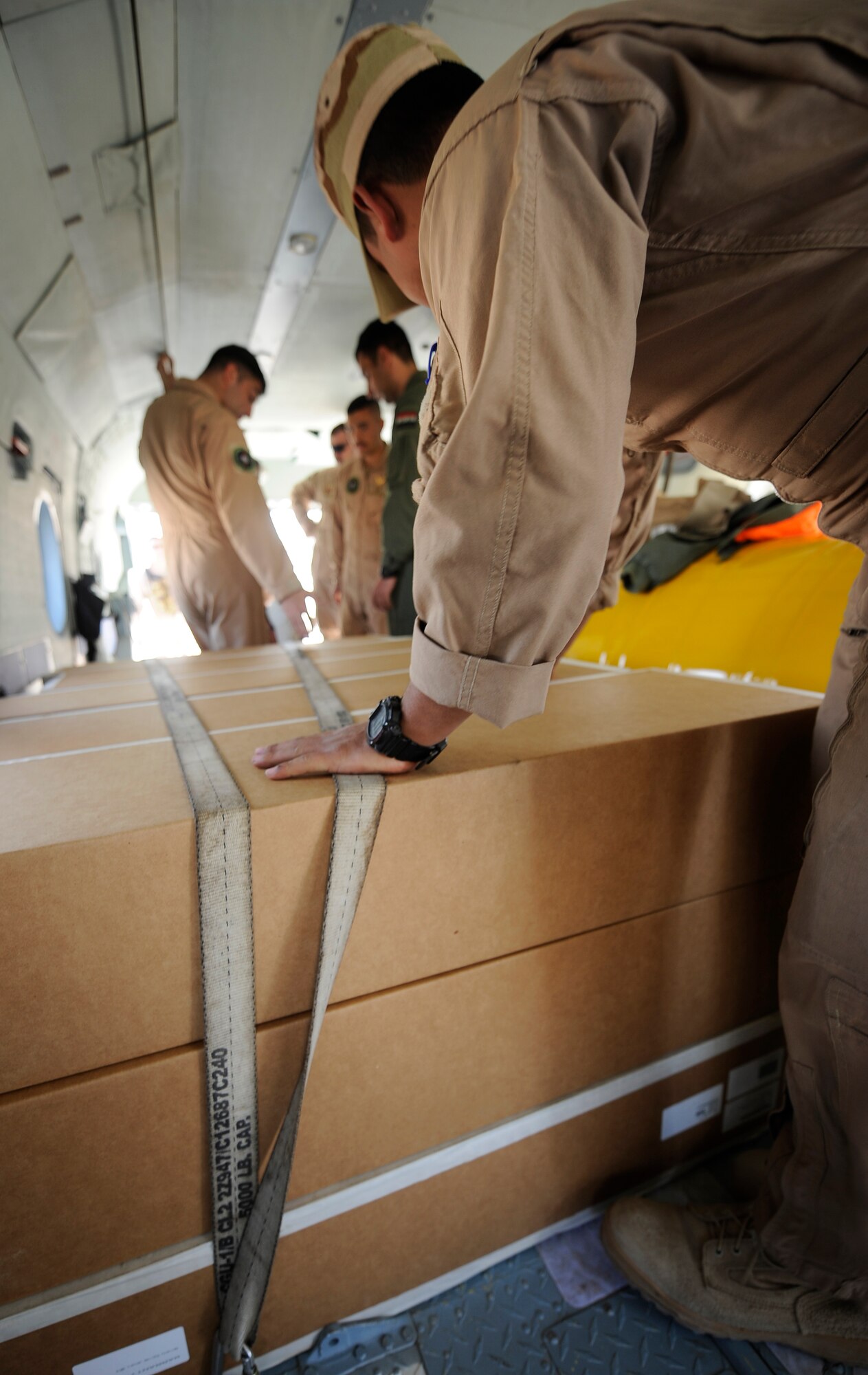 BAGHDAD -- Iraqi Army Aviation Command soldiers, or 'jundees,' load M240 machine guns aboard an Mi-171 multi-mission helicopter March 14. A half dozen 721st Air Expeditionary Advisory Squadron Airmen helped deliver nearly 30 machine guns to Taji airfield where they will be mounted to the IqAAC's fleet of Mi-171 helicopters. (U.S. Air Force/Tech. Sgt. Jason Lake)