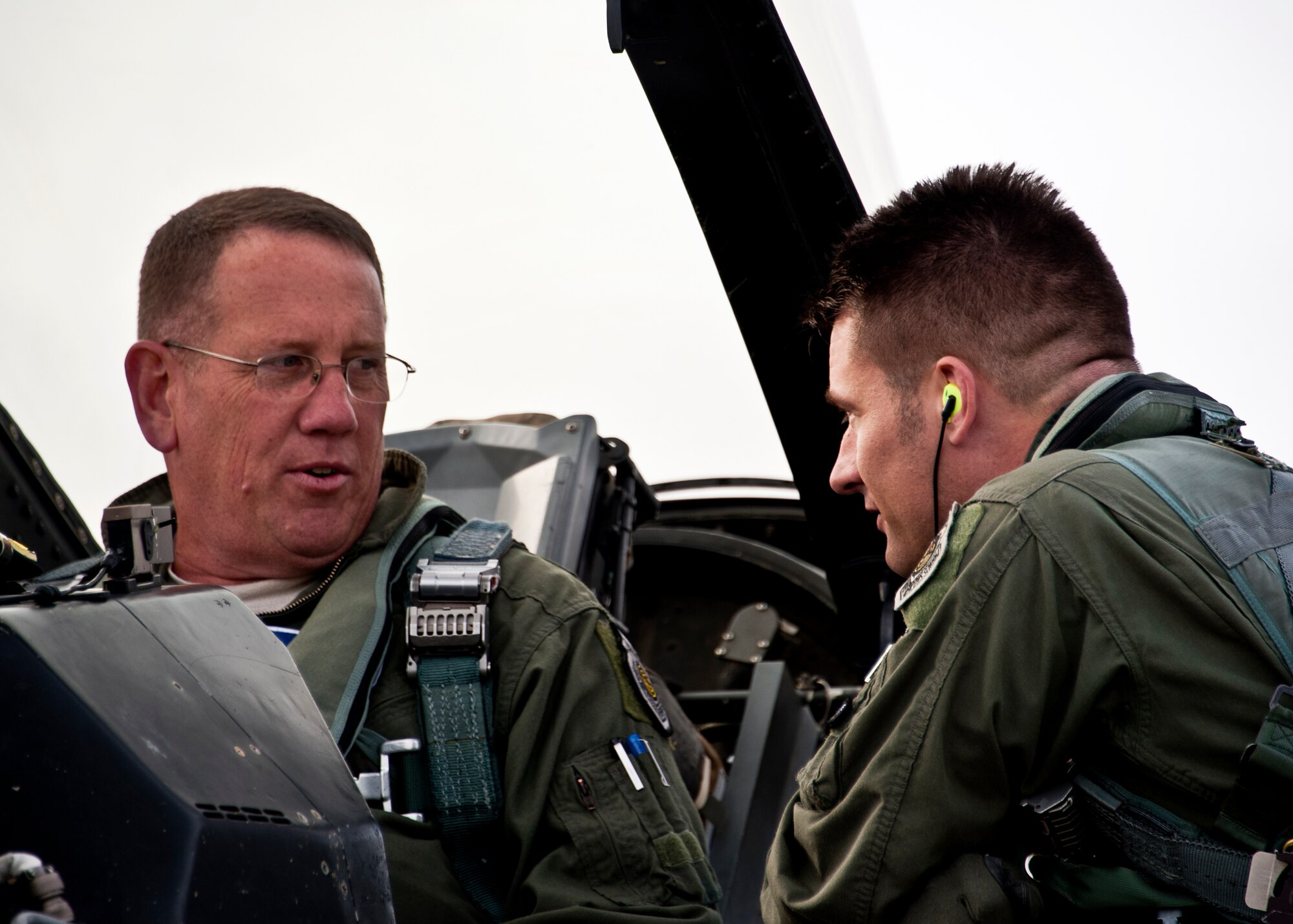 Maj. Gen. James Hyatt, United States Air Force Warfare Center commander, speaks with Lt. Col. James Collins, 86th Fighter Weapons Squadron, prior to the general’s Combat Hammer sortie, March 14 at Eglin Air Force Base, Fla.  The general received an up-close view of the air-to-ground weapons system evaluation program known as Combat Hammer as part of his immersion with the 53rd Wing.  20th Fighter Wing F-16s from Shaw AFB, S.C., were at Eglin participating in the week-long evaluation.  Combat Hammer is conducted by the 86th FWS, located here.  The squadron hosts 20 to 25 evaluations at Hill and Eglin each year, assessing weapon system performance, reliability, capabilities, and limitations in realistic combat scenarios against representative real-world targets.  (U.S. Air Force photo/Samuel King Jr.)