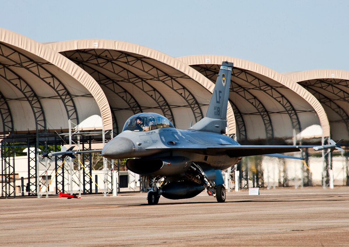 その他 MARINE FGHTER ATTACK TRAINING SQUADRON Marine Fighter Attack Training Squadron 501 trains at