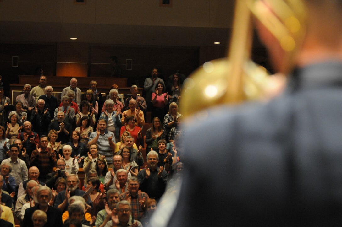 The audience applauds the Airmen of Note, the premier jazz ensemble of the U.S. Air Force, March 19 at the University of Tennessee, Knoxville, Tenn. The Note is traveling through Virginia, Tennessee, Mississippi and Arkansas on its 2011 Spring Tour. (U.S. Air Force photo by Airman 1st Class Tabitha N. Haynes)