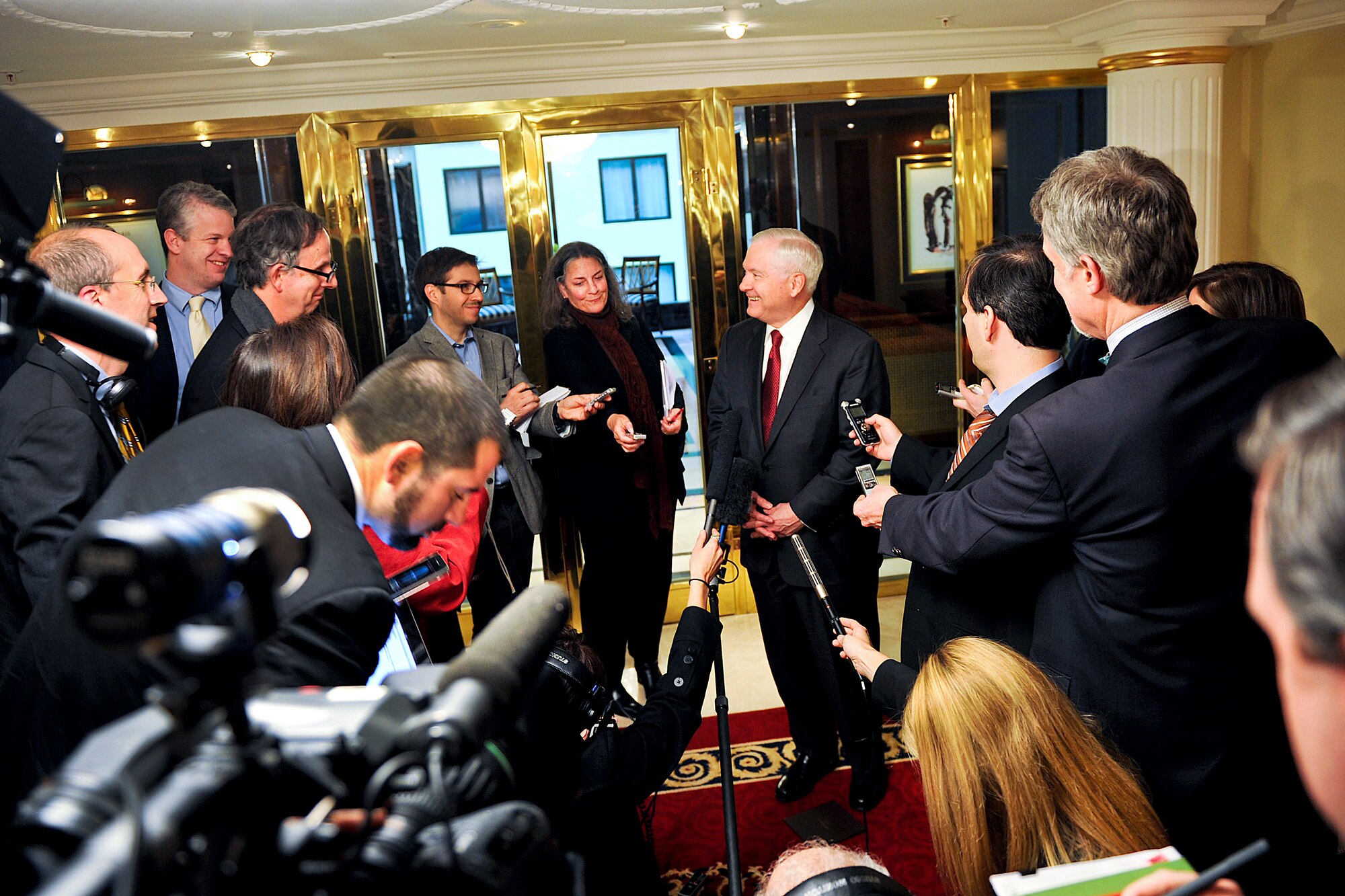 Defense Secretary Robert M. Gates speaks with members of the traveling press in Moscow, March 22, 2011. (DOD photo/Cherie Cullen)