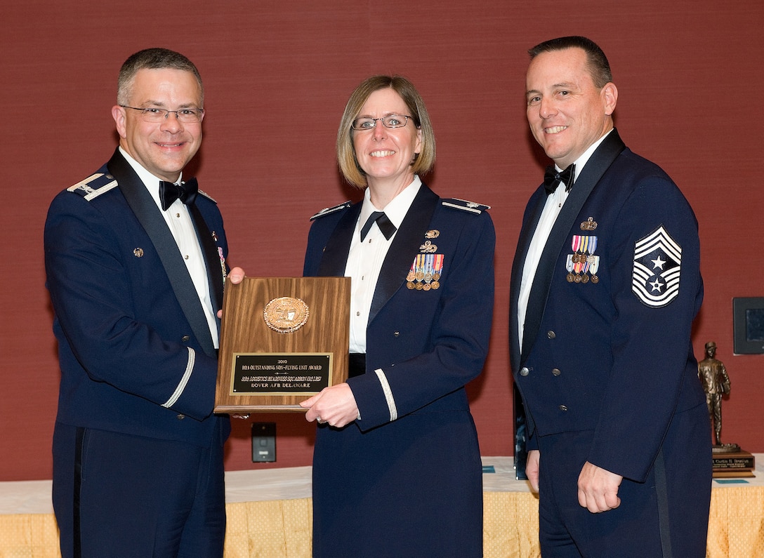 Lt. Col. Gretchen Wiltse, 512th Mission Support Group commander, accepts the the 2010 Reserve Officers' Association Outstanding Reserve Non-Flying Unit Award. The 512th Airlift Wing announced the 2010 annual award winners during the wing's second annual awards banquet March 5 at the Sheraton Hotel in Dover. (U.S. Air Force photo by John Sidoriak)