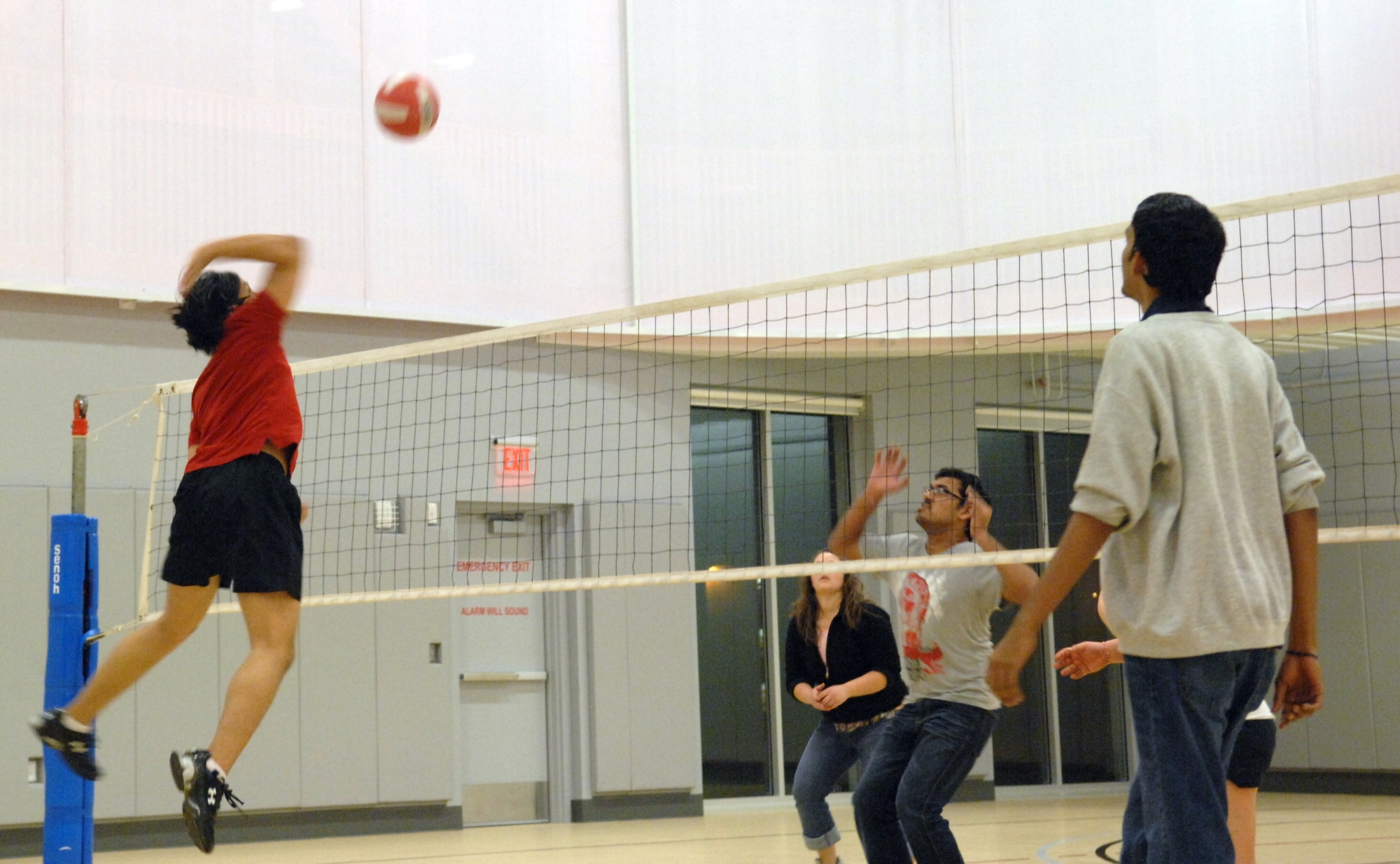 WARRENSBURG, Mo. -- University of Central Missouri students play volleyball at the UCM Recreation Center March 18. UCM fun night was sponsored by UCM and Whiteman Air Force Base. (U.S. Air Force photo by Airman 1st Class Cody H. Ramirez)
