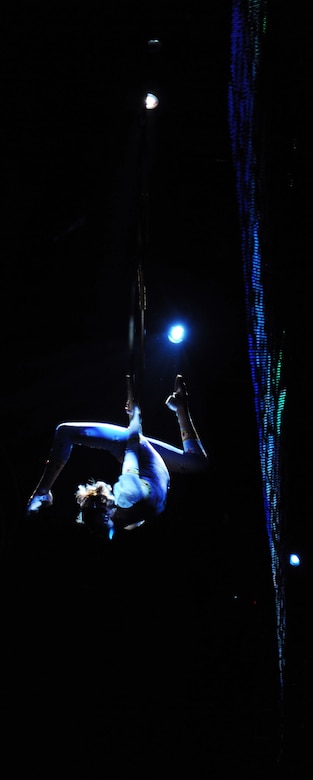 A performer from the Ringling Brothers and Barnum & Bailey Circus dangles high above the crowd March 24 at the Verizon Center in Washington, D.C.  The March 24 show was a salute to military heroes, with many wounded warriors from Walter Reed Army Medical Center and their families in attendance. (U.S. Air Force photo by Senior Airman Torey Griffith)