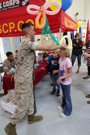 Marines with I Marine Expeditionary Force entertain families while they wait for I MEF (FWD) Marines to return home, March 28.