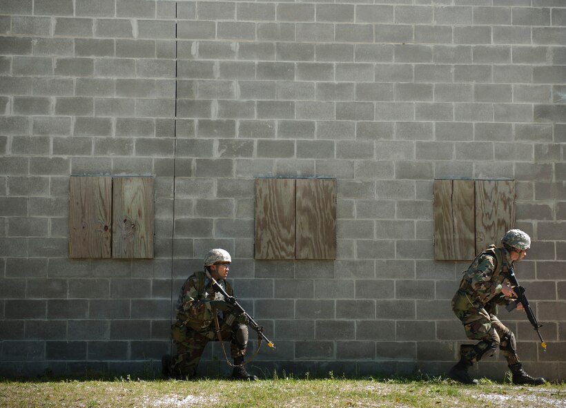 MOODY AIR FORCE BASE, Ga.-- U.S. Air Force Academy cadets Tom Baker and Andrew Jaris, post on a wall during a combat portion of air liaison officer training March 24. The trainees were tasked with a mission that involved clearing buildings and finding a wingman left behind. (U.S. Air Force photo/Airman 1st Class Joshua Green)(RELEASED)
