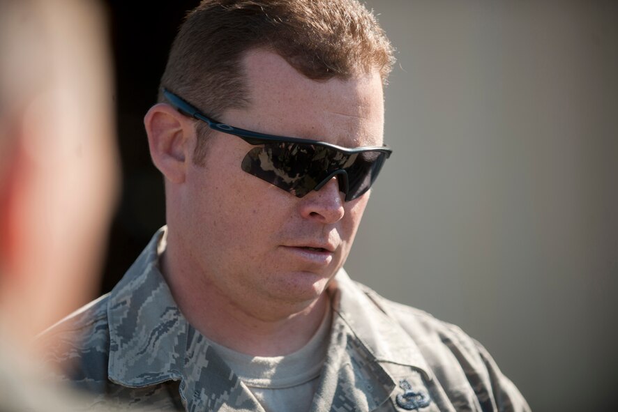 MOODY AIR FORCE BASE, Ga.-- Tech. Sgt. Robert Callaway, 93rd Air Ground Operations Wing tactical air control party member, directs trainees on what type of equipment needs to be gathered, returned and accounted for March 25. Trainees were kept under constant pressure and added stress as well as being given a time limit to have their tasked finished and ready to go in everything they did. (U.S. Air Force photo/Airman 1st Class Joshua Green)(RELEASED)

