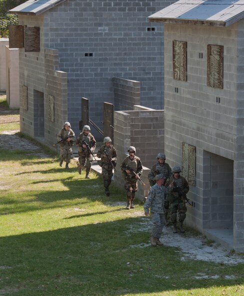MOODY AIR FORCE BASE, Ga. -- A team made up of air liaison participants prepare to clear a room with the guidance of a cadre during a scenario March 24. The scenario which relied on teamwork and leadership brought out traits in the participants that the cadre wanted to see. (U.S. Air Force photo/Airman 1st Class Nicholas Benroth)(RELEASED)