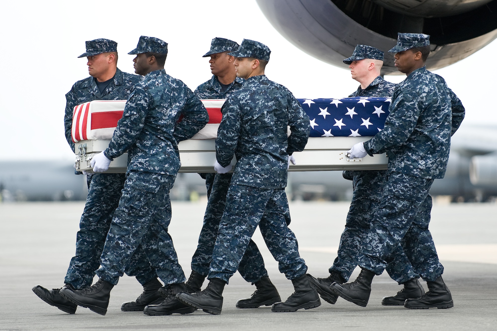 A U.S. Navy carry team transfers the remains of Navy Petty Officer 1st Class Vincent A. Filpi III, of Fort Walton Beach, Fla., at Dover Air Force Base, Del., March 30, 2011. Filpi was assigned to USS Enterprise as an aviation ordnanceman. Enterprise is currently deployed to the Fifth Fleet area of responsibility conducting  operations in support of Operation Enduring Freedom. (U.S. Air Force photo/Roland Balik)