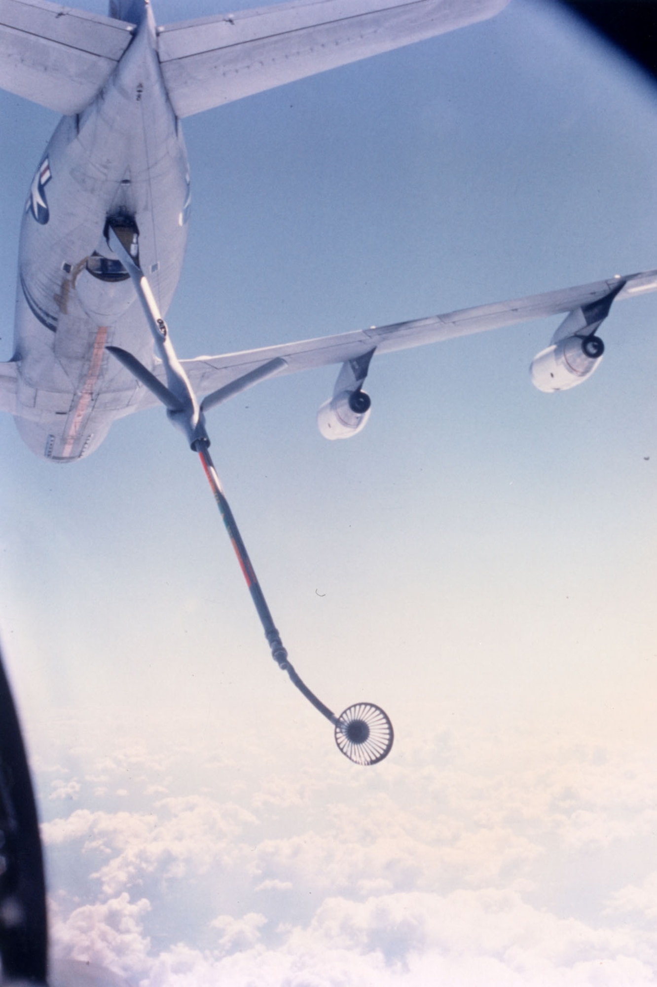 A pilot’s-eye view of the KC-135’s refueling station. Stratotankers could use either the boom by itself, or the hose-and-drogue attachment, seen here. The ability to use either method allowed USAF tankers to service aircraft from all services. Navy and Marine aircraft had probes, while the USAF used both probes and boom receptacles. (U.S. Air Force photo)