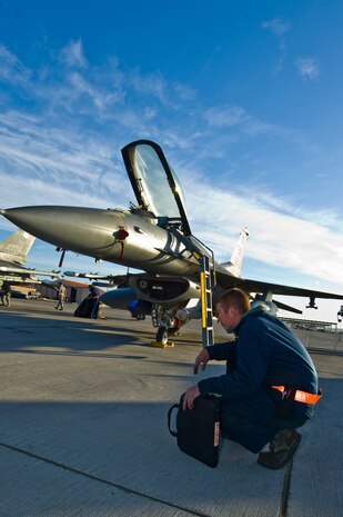 NELLIS AIR FORCE BASE, Nev. -- Airman 1st Class Jeremy Andrews, a crew chief from the 79th Aircraft Maintenance Squadron, Shaw Air Force Base, S.C., conducts preflight checks on a F-16 Fighting Falcon during Green Flag West 11-6, April 28. Green Flag West replicates irregular warfare conditions currently found in Southwest Asia. Aircrews, work closely with Air Force joint terminal attack controllers. Pilots train for a missions such as close air support, and aerial reconnaissance. (U.S Air Force Photo by Airman 1st Class Daniel Hughes)