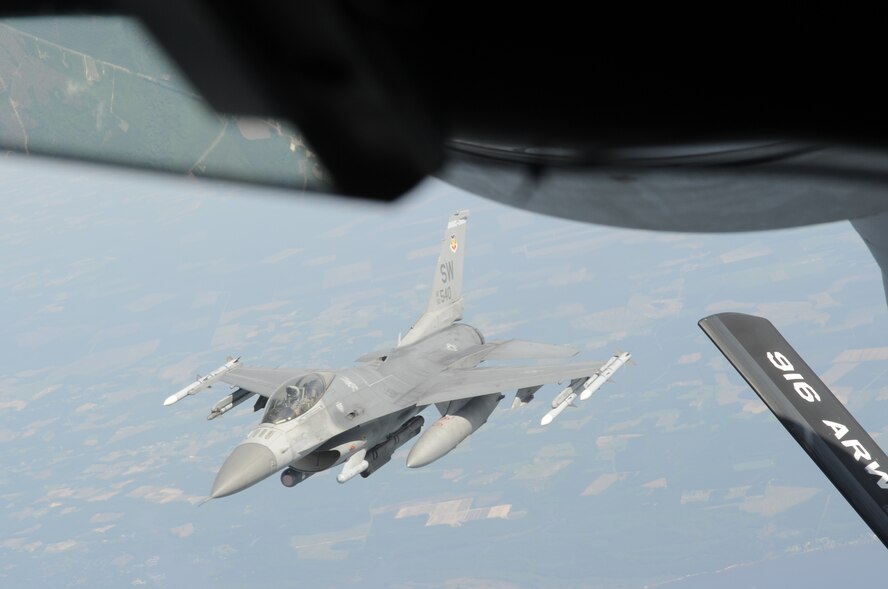 SEYMOUR JOHNSON AIR FORCE BASE, N.C. -- An F-16CJ Fighting Falcon refuels mid-air from a KC-135 Stratotanker during a large force exercise over North Carolina May 2, 2011. Forty-two aircraft, including the Viper Squadron from Shaw Air Force Base, S.C., participated in the exercise. (U.S. Air Force photo/Senior Airman Gino Reyes) 

