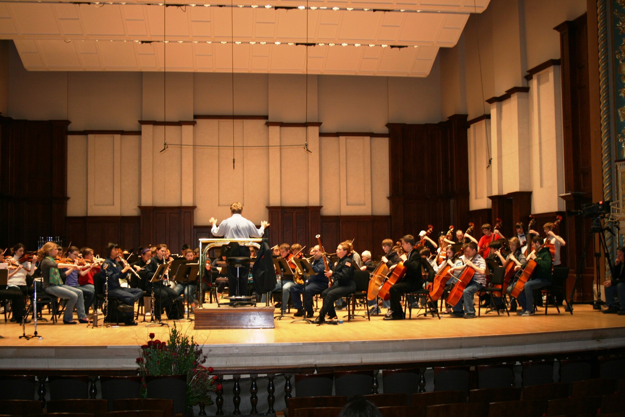 Rampart Winds rehearses Mozart's Sinfonia Concertante with the Detroit Civic Youth Orchestra in Detroit, Michigan. The performance that evening was enthusiastically received by the Detroit community. Rampart Winds also conducted masterclasses with student members of the Detroit Civic Youth Orchestra