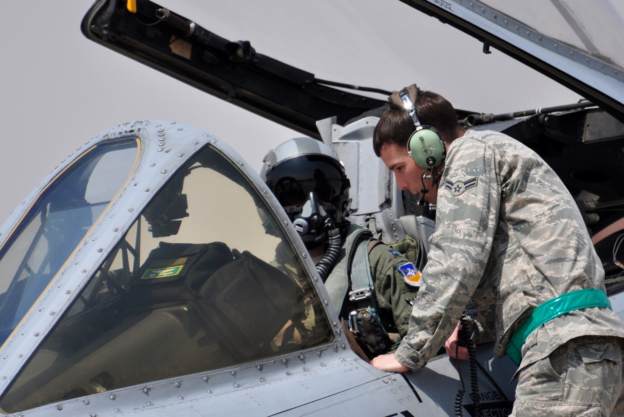 A maintainer speaks with an A-10 Thunderbolt II pilot after landing April 21, 2011, at Osan Air Base, South Korea. (U.S. Air Force photo/Staff Sgt. Chad Thompson)