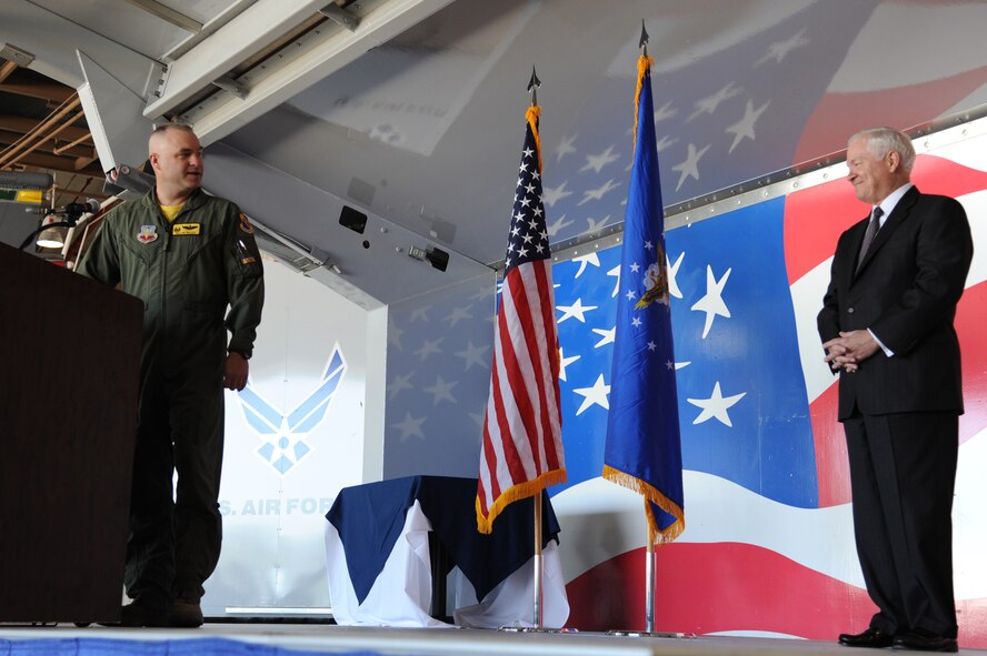 SEYMOUR JOHNSON AIR FORCE BASE, N.C. -- Lt. Col. Allan Nilles introduces Secretary of Defense Robert M. Gates to Seymour Johnson Air Force Base members May 6, 2011. (U.S. Air Force photo/Senior Airman Whitney Lambert) 