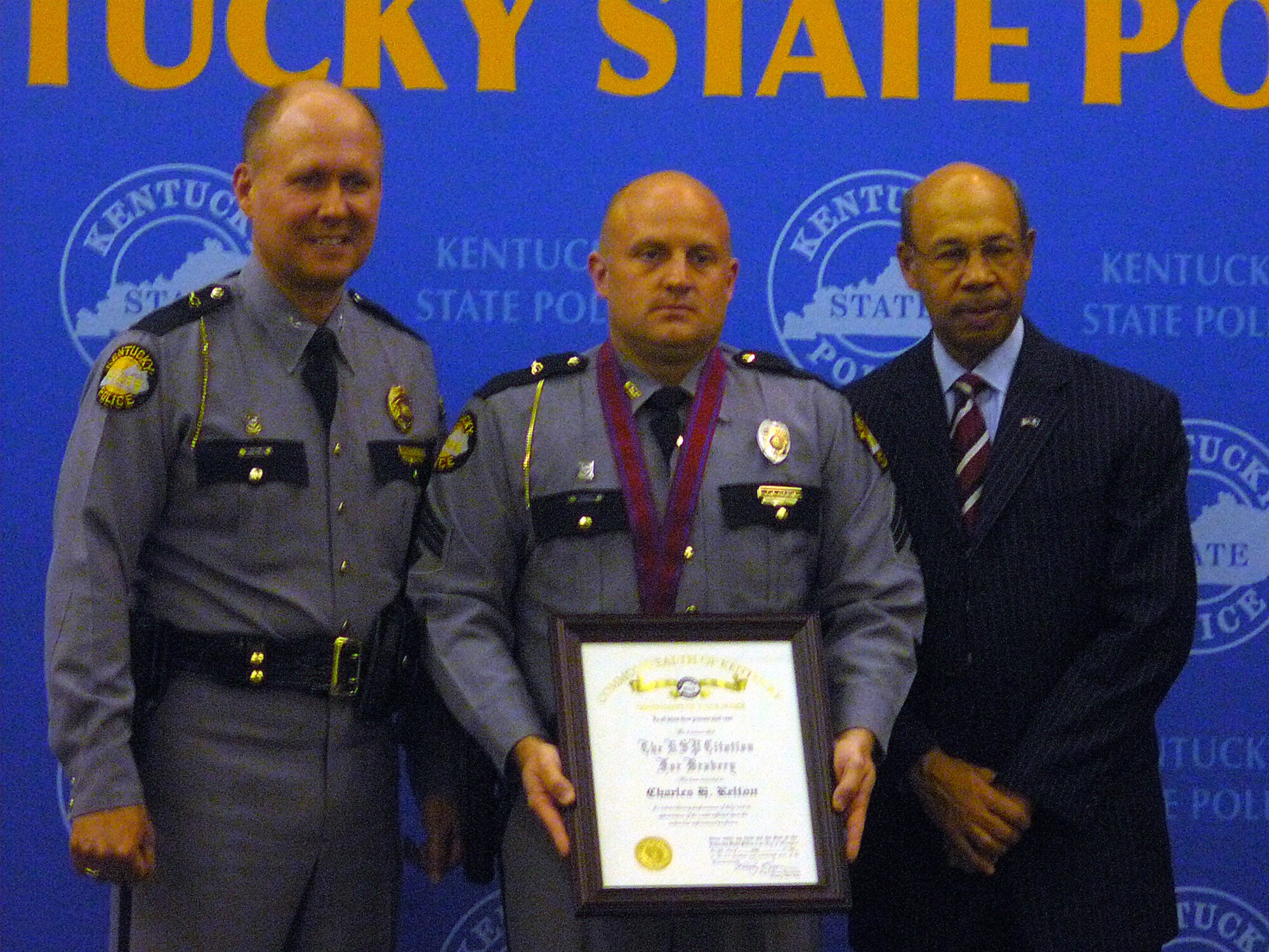 Master Sgt. Charlie Kelton, center, a member of the Kentucky Air National Guard 123d Airlift Wing Security Forces Squadron, was awarded the Kentucky State Police Citation for Bravery for valor in the line of duty when circumstances required him to exchange fire with a domestic violence perpetrator in Milton, Ky. (Courtesy Photo)