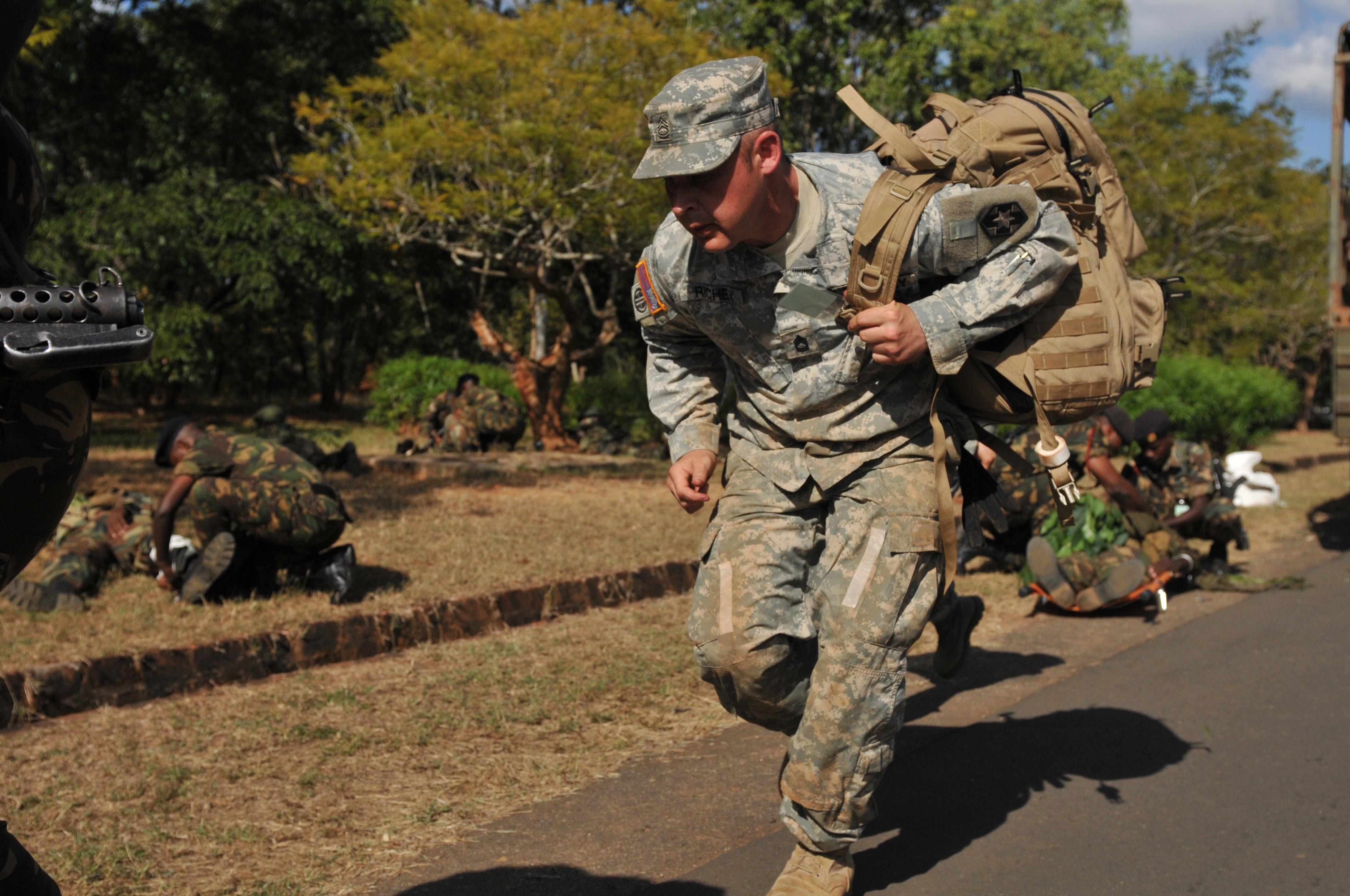 Army Sgt 1st Class Chris Richey A Medic With The Army Reserve S 399th Combat Support Hospital