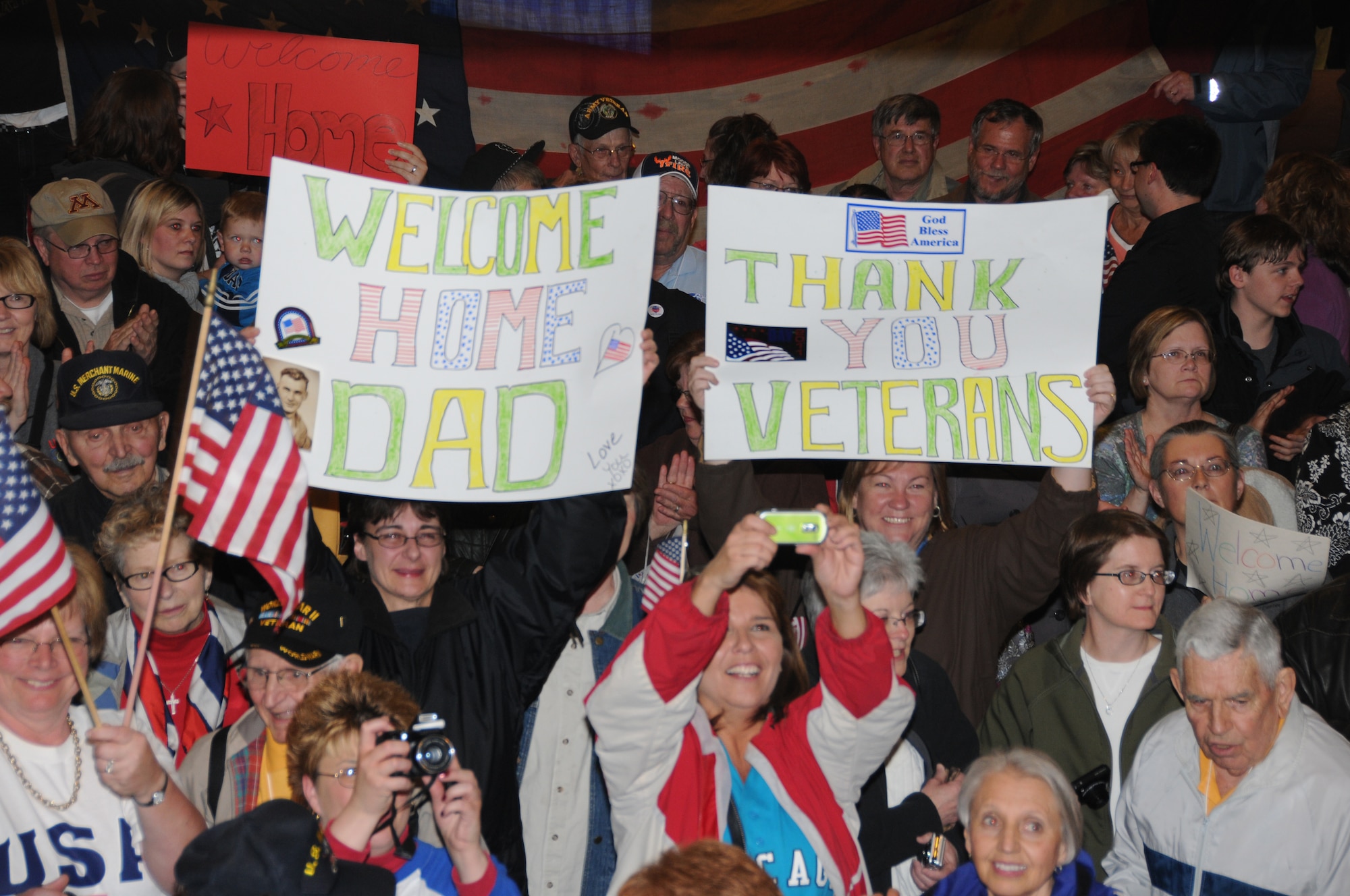 Northland World War II veterans receive a heroes welcome at the Duluth International Airport, Duluth, Minn.  The veterans spent the day touring Washington D.C. to include visiting  the World War II memorial.  (U.S. Air Force photo by Master Sgt. Ralph J. Kapustka)