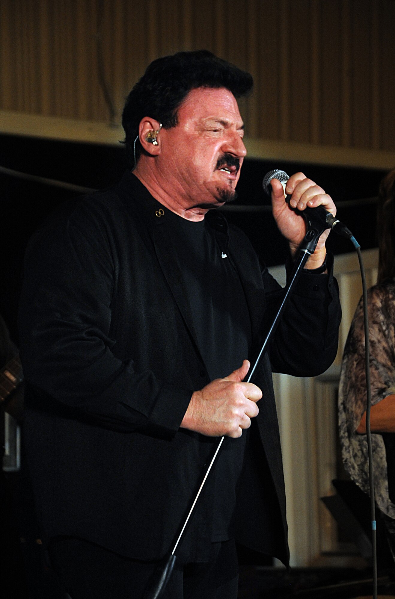 Bobby Kimball and friends performed for the 386th Air Expeditionary Wing Airmen. (U.S. Air Force photo by Senior Airman Cynthia Spalding)