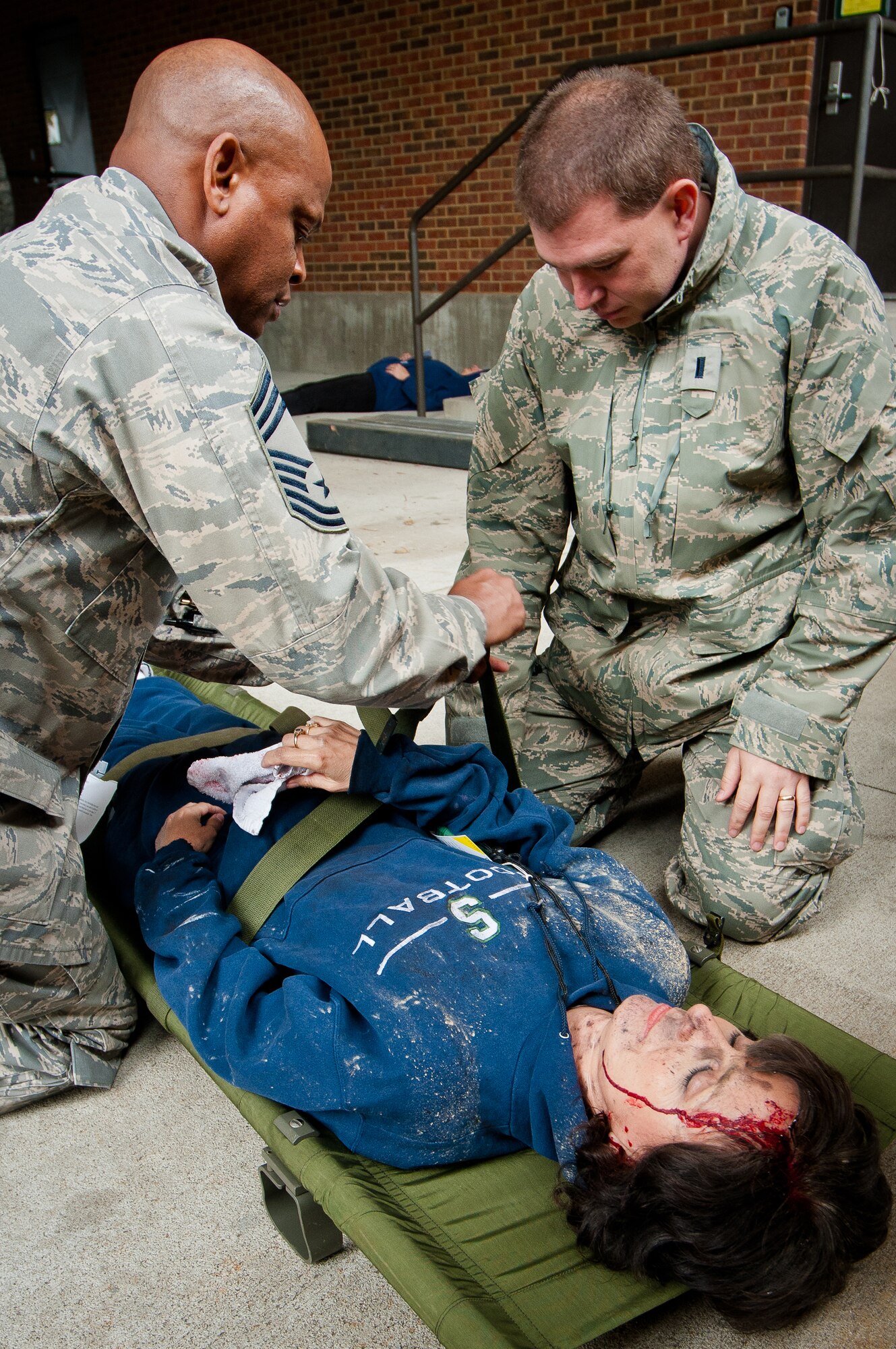 Chief Master Sgt. Jimmy Rogers (left) and 1st Lt. Thomas Hagan of the Kentucky Air National Guard’s 123rd Medical Group examine a simulated plane-crash victim during earthquake-response exercises held May 18, 2011, at the Kentucky Air National Guard Base in Louisville, Ky. The exercises were designed to test the ability of the Department of Veterans Affairs and the Kentucky Air Guard to provide medical care following a major earthquake along the New Madrid fault line. (U.S. Air Force photo by Maj. Dale Greer)