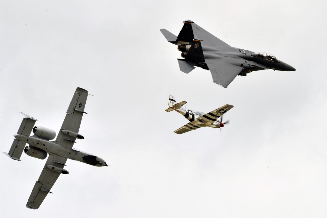 USAF Heritage Flight performs for the crowd during the Joint Service Open House May, 20 at Joint Base Andrews, Md. JSOH affords the public an opportunity to meet the men and women of the Armed Forces and to see military equipment through the efforts of active duty guard and reserve service members, as well as civilians employees, retirees and family members. (U.S. Air Force photo by Senior Airman Perry Aston) 