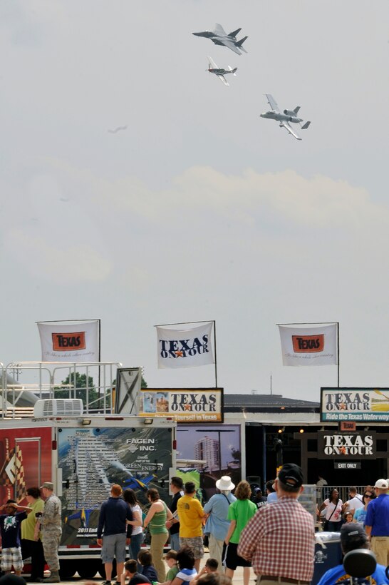 USAF Heritage Flight performs for the crowd during the Joint Service Open House May, 20 at Joint Base Andrews, Md. JSOH affords the public an opportunity to meet the men and women of the Armed Forces and to see military equipment through the efforts of active duty guard and reserve service members, as well as civilians employees, retirees and family members. (U.S. Air Force photo by Senior Airman Perry Aston) (Released)