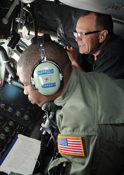 Mr. Don Fisk, Air Mobility Command civic leader from Grand Forks Air Force Base, N.D., views a B-2 Spirit refueling mission next to Master Sgt. Derrick Grant, 344th Air Refueling Squadron boom operator evaluator, May 18, 2011, McConnell Air Force Base, Kan. Air Mobility Command civic leaders were given the opportunity to interact with McConnell Airmen and base community partners. The AMC Civic Leader Conference began in 2008. This gathering assists the command with forming a bond between Airmen throughout AMC and the communities in which they live and work. (U.S. Air Force photo/Senior Airman Maria A. Ruiz)
