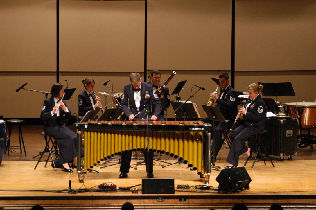 Senior Master Sergeant Michael Woods demonstrates amazing technical proficiency with this arrangement of "Tambourin Chinois" by Fritz Kreisler. This is SMSgt Woods' last tour with Academy Winds before he retires in several months time. 