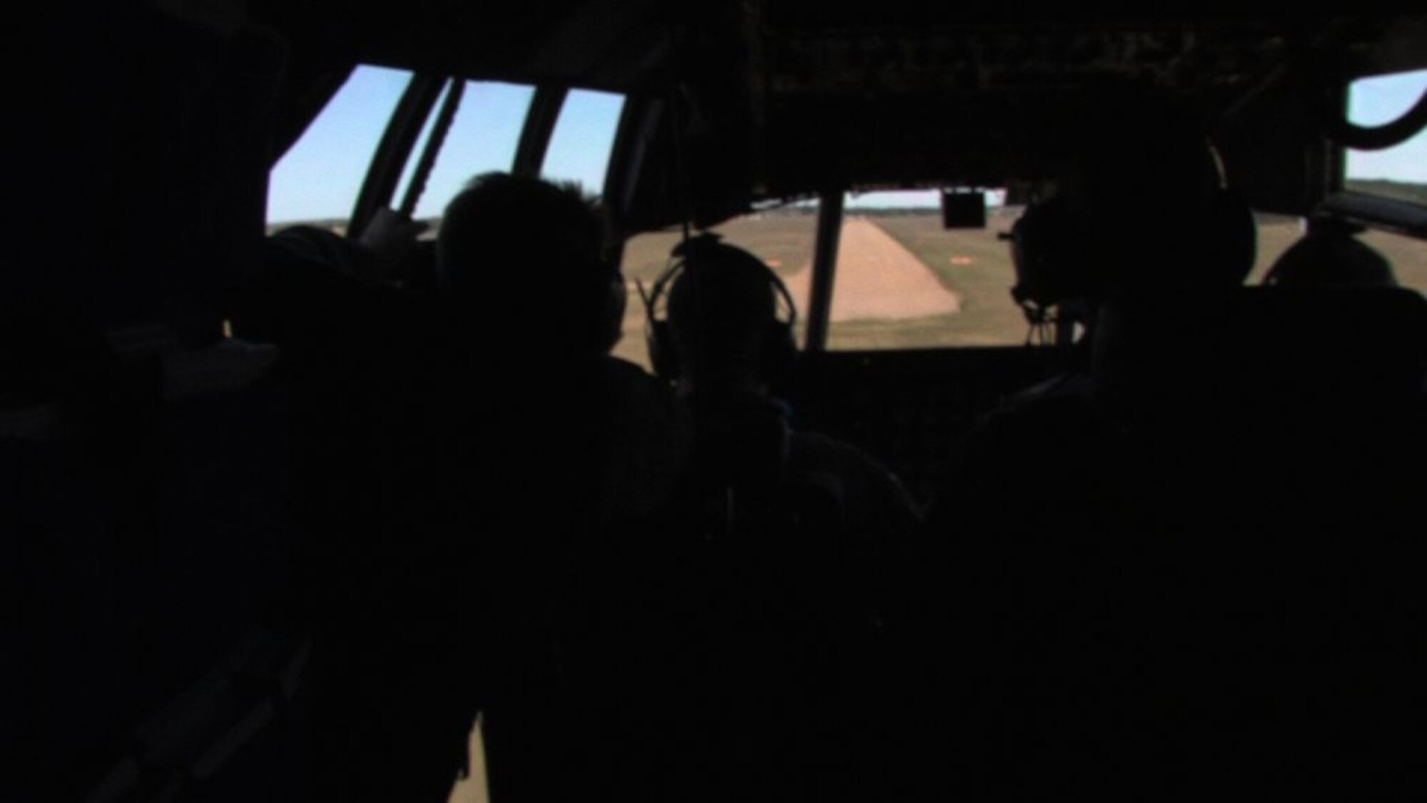 A 934th Airlift Wing C-130 lines up on a dirt runway at Fort Ripley, Minn. (Air Force photo/Wendy Cormier)