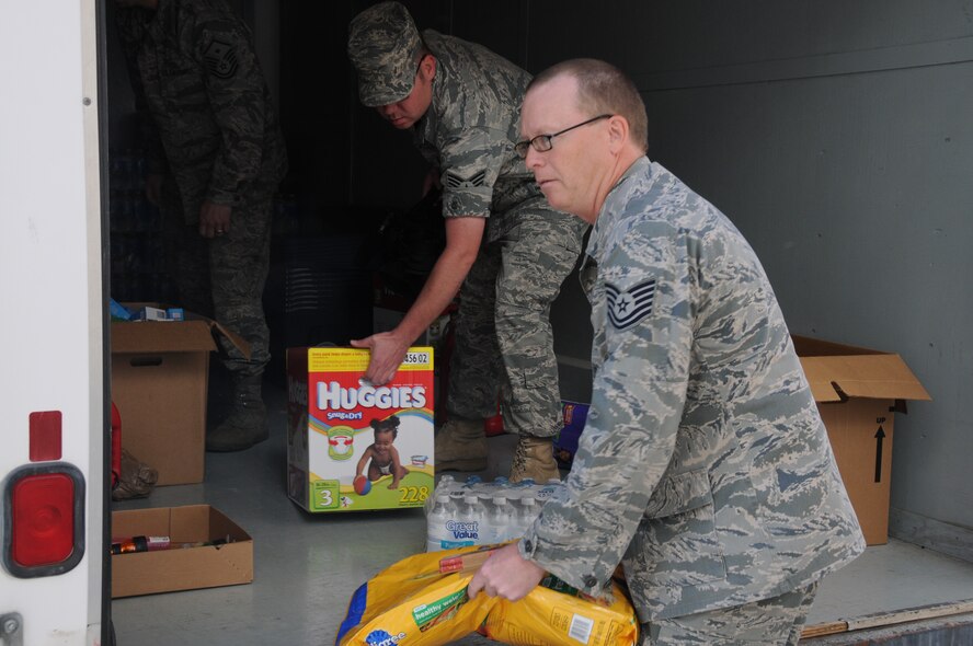 184th collects donations for victims of the tornado in Joplin, MO