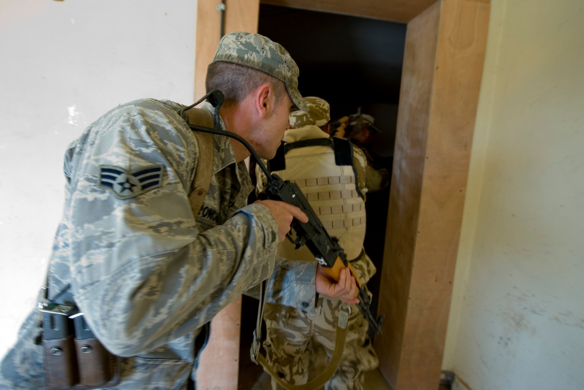 SATHER AIR BASE, Iraq -- A 447th Expeditionary Security Forces Squadron member takes rear guard on an Iraqi security forces team during training May 23. The Iraqi servicemembers were undergoing advanced security forces training to prepare for personal security detail training. (U.S. Air Force photo by Staff Sgt. Levi Riendeau)