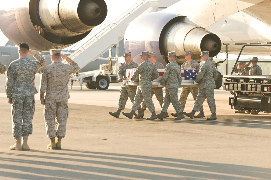 A U.S. Air Force carry team transfers the remains of Air Force Tech. Sgt. Kristoffer M. Solesbee, of Citrus Heights, Calif., at Dover Air Force Base, Del., May 28, 2011. Solesbee was assigned to the 775th Civil Engineer Squadron, Hill Air Force Base, Utah. (U.S. Air Force photo/Roland Balik)