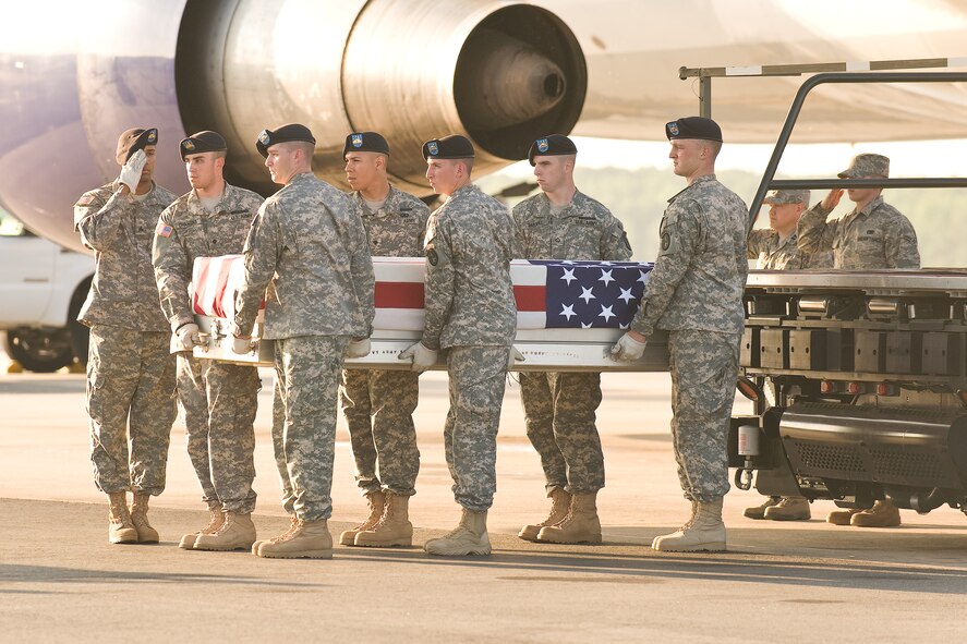 A U.S. Army carry team transfers the remains of Army Pfc. John C. Johnson, of Phoenix, Ariz., at Dover Air Force Base, Del., May 28, 2011. Johnson was assigned to the 1st Battalion, 32nd Infantry Regiment, 3rd Brigade Combat Team, 10th Mountain Division, Fort Drum, N.Y. (U.S. Air Force photo/Roland Balik)