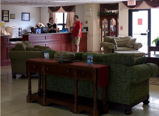 An Eagle’s Rest Inn employee provides customer service to a servicemember checking into the facility May 26, 2011, at Dover Air Force Base, Del. (U.S. Air Force Photo/Steve Kotecki) 