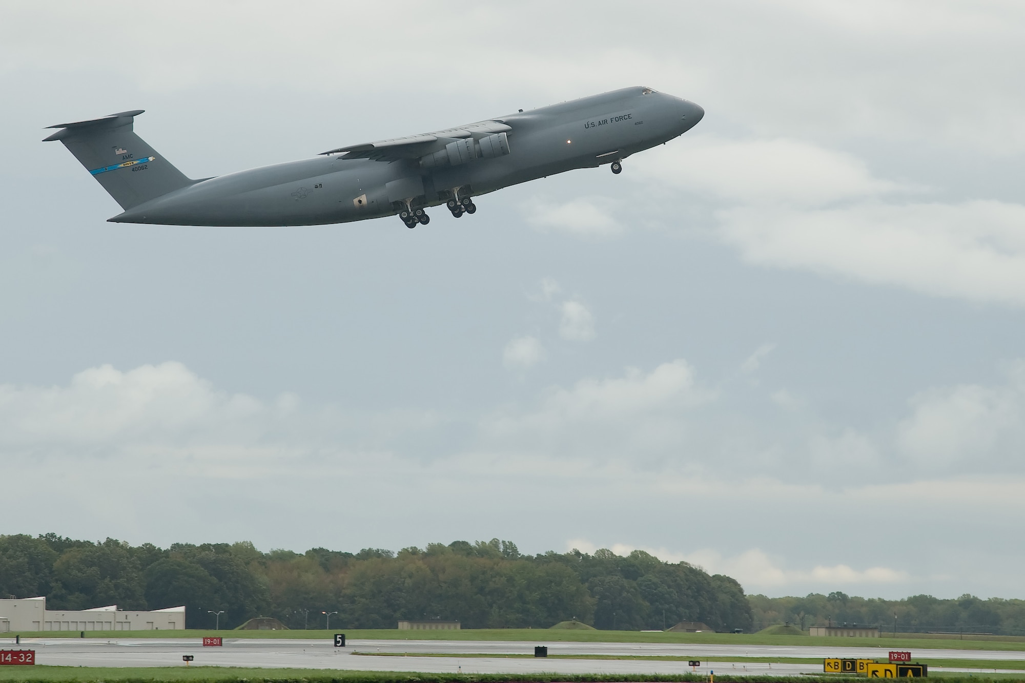 Galaxy rising: C-5's future to 'surge' to new heights > Air