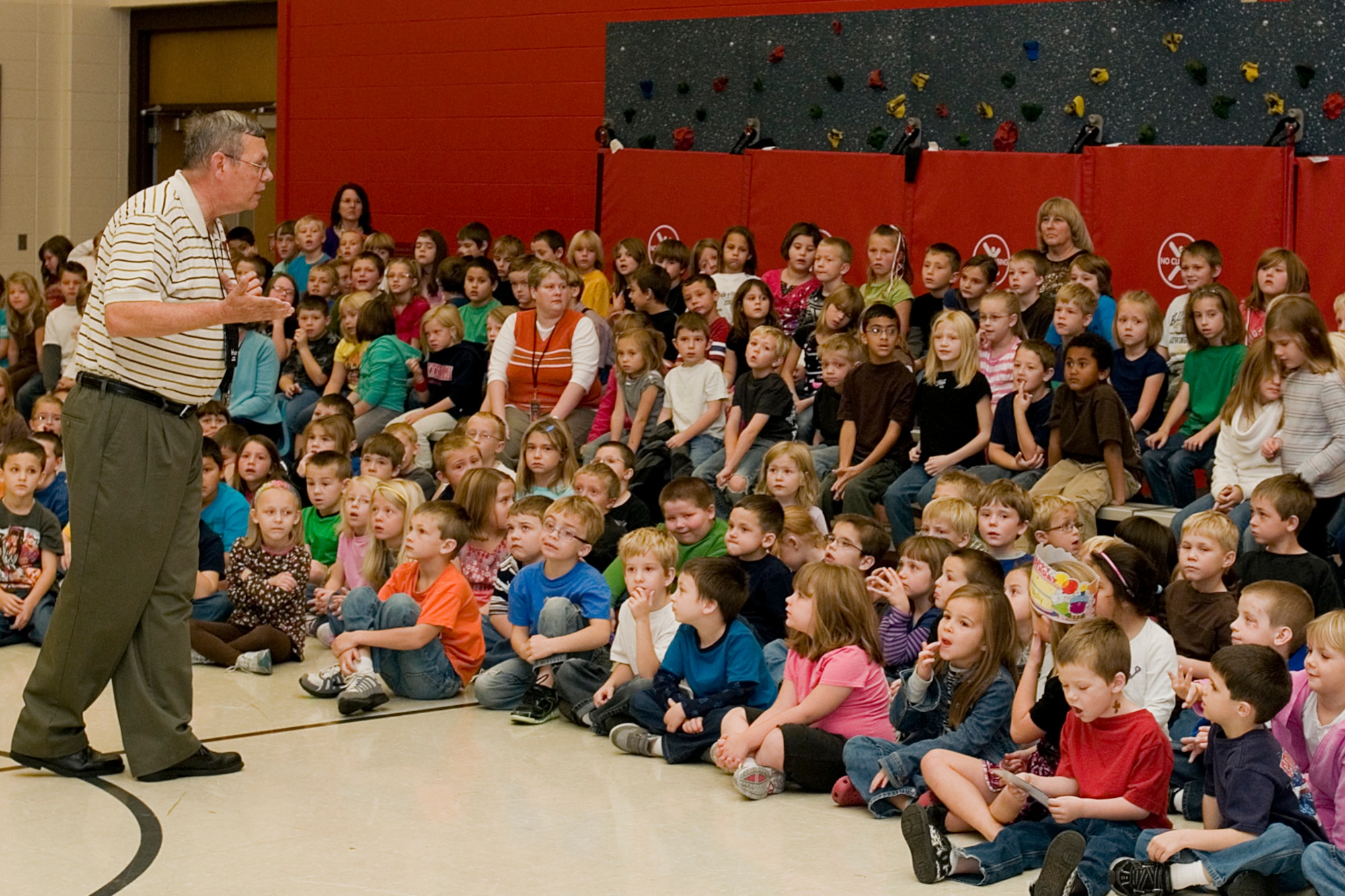 GRISSOM AIR RESERVE BASE, Ind.-- Gary Flook, Grissom's drug demand reduction specialist, talks to more than 300 students from North Miami Elementary, Denver, Ind., during a presentation at the school Oct. 25. Flook and other Grissom personnel have helped students from different schools learn about the dangers of drugs, alcohol and tobacco during Red Ribbon Week. Red Ribbon Week is the largest and oldest drug prevention program in the nation. It reaches millions of Americans during the last week of October every year. (U.S. Air Force photo/Senior Airman Damon Kasberg)