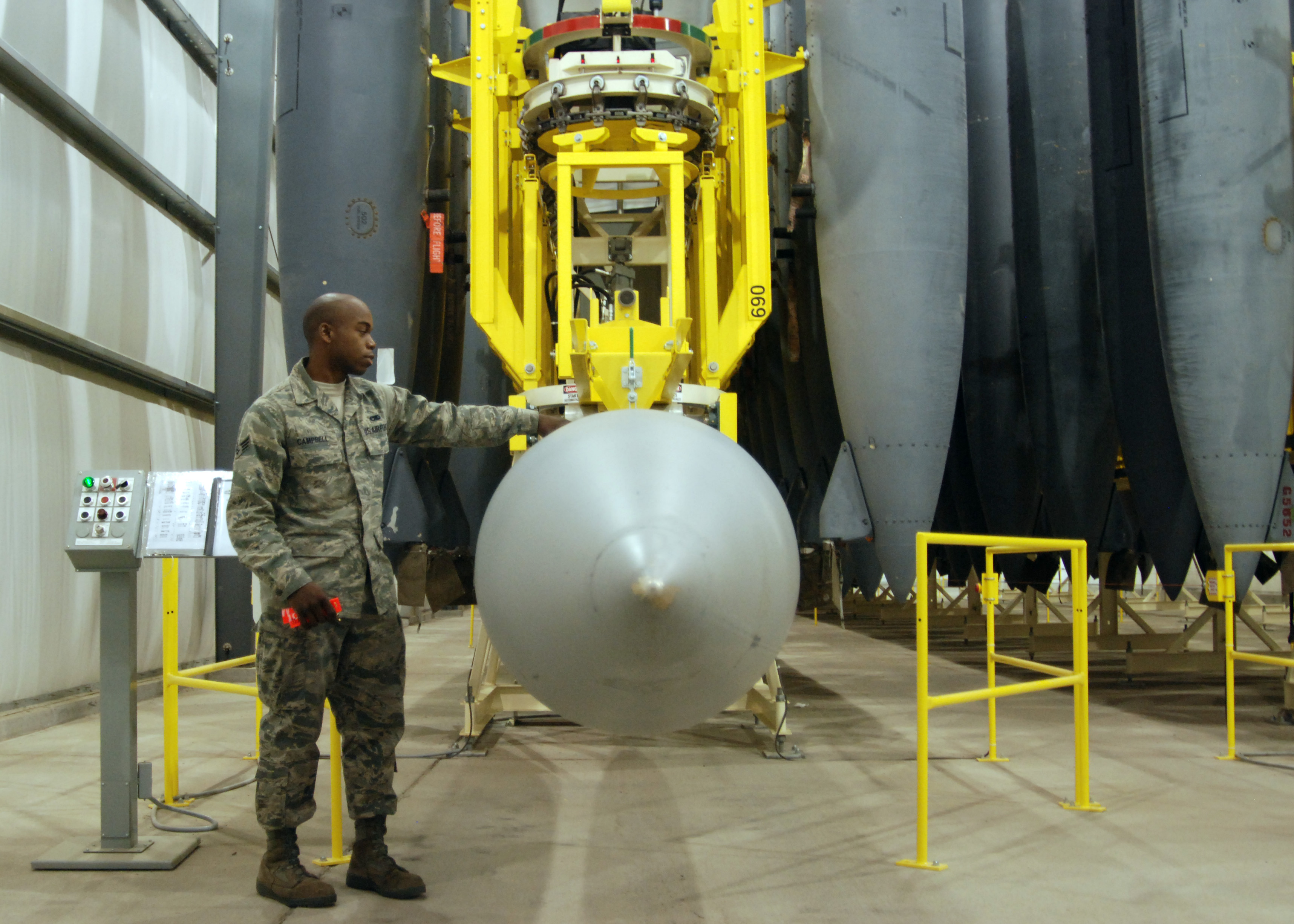 F15 fuel tanks receive 2.5 million storage system > Air Combat