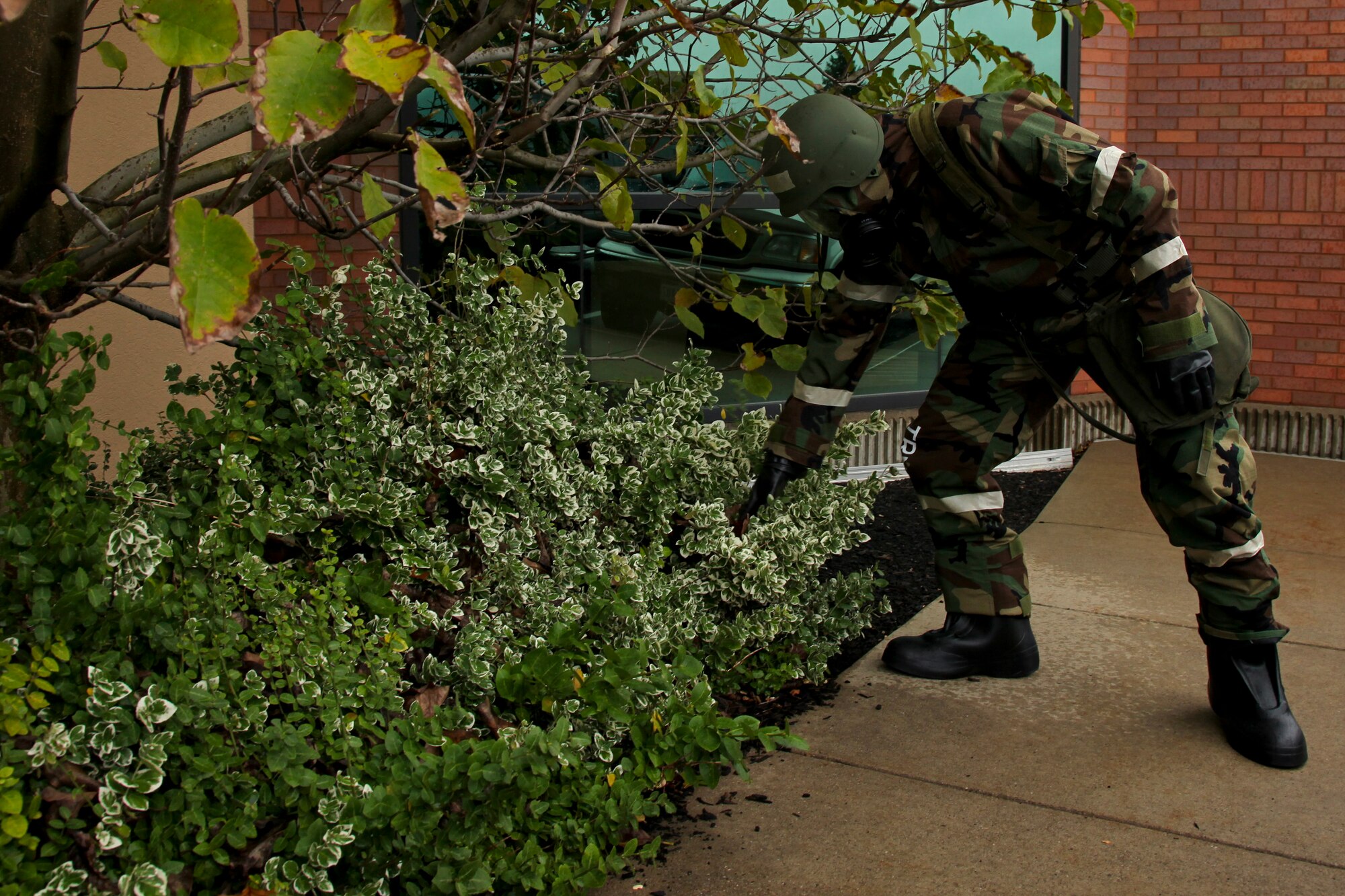 PITTSBURGH IAP ARS, PA -- A 911th Airlift Wing Airman looks for unexploded ordinances during Attack Response Exercise (ARE), Oct. 2. During alarm condition black units send out Post Attack Reconissance teams to locate any UXO's in the area. (U.S. Air Force photo/Senior Airman Joshua J. Seybert)