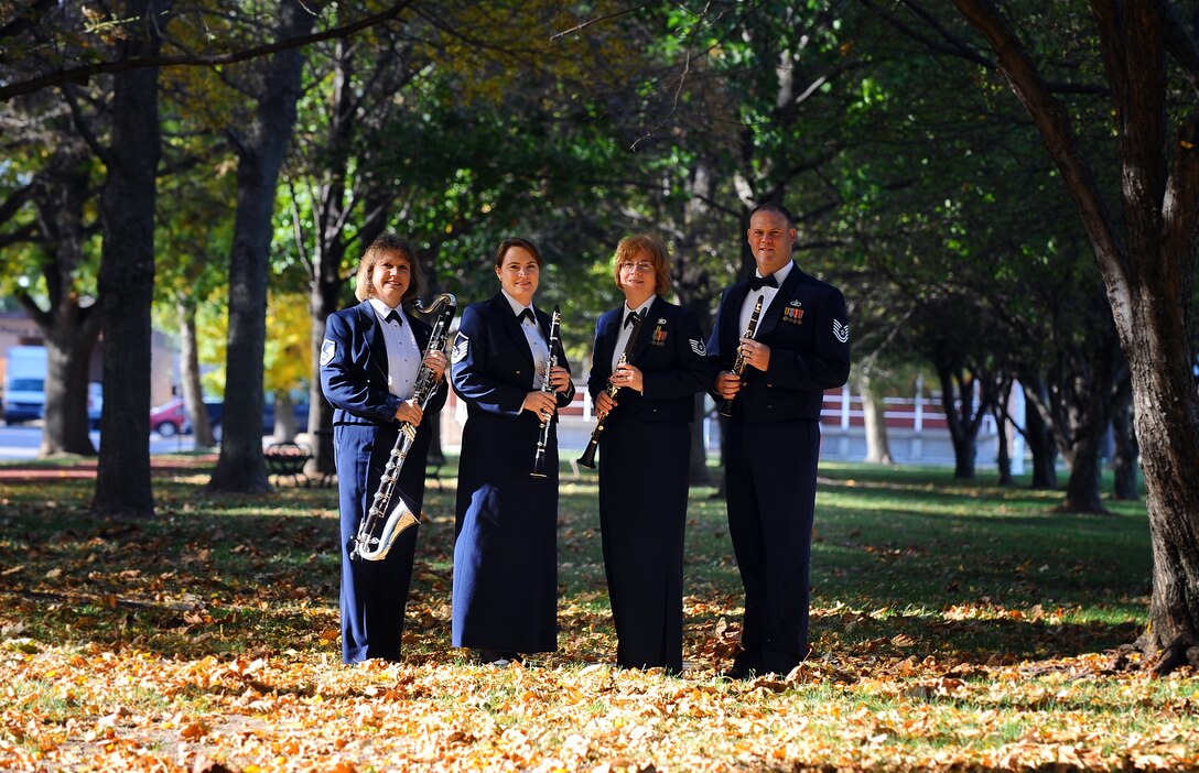 Photo of the New Horizons Clarinet Ensemble, USAF Heartland of America Band