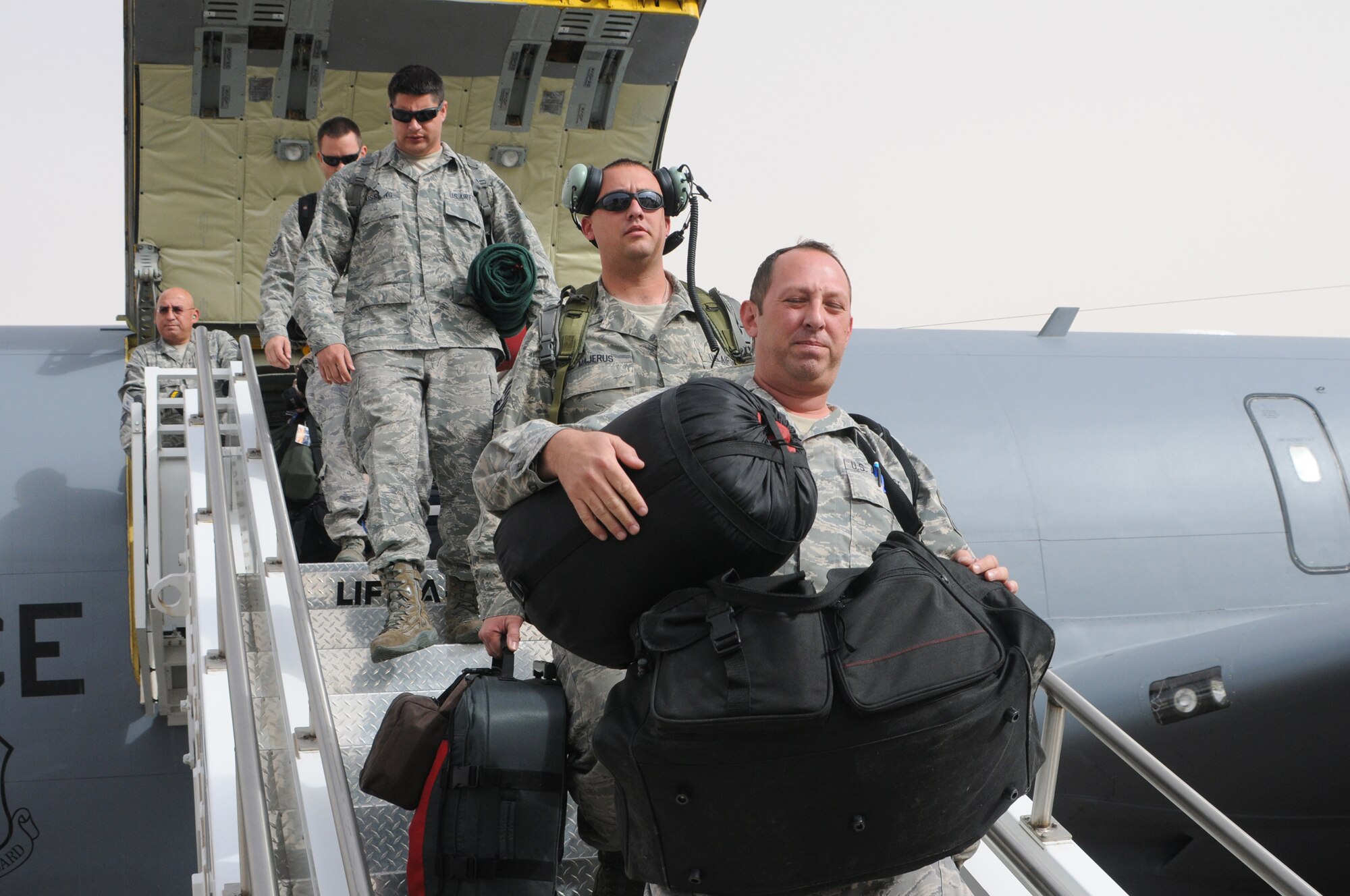 PHOENIX, AZ -- Airmen from the 161st Air Refueling Wing return from the a deployment in support of Operation Iraqi Freedom, Nov. 4, 2011. The Airmen were assigned to the 379th Air Expeditionary Wing in Southwest Asia. (U.S. Air Force photo/Master Sgt. Charles Wade)