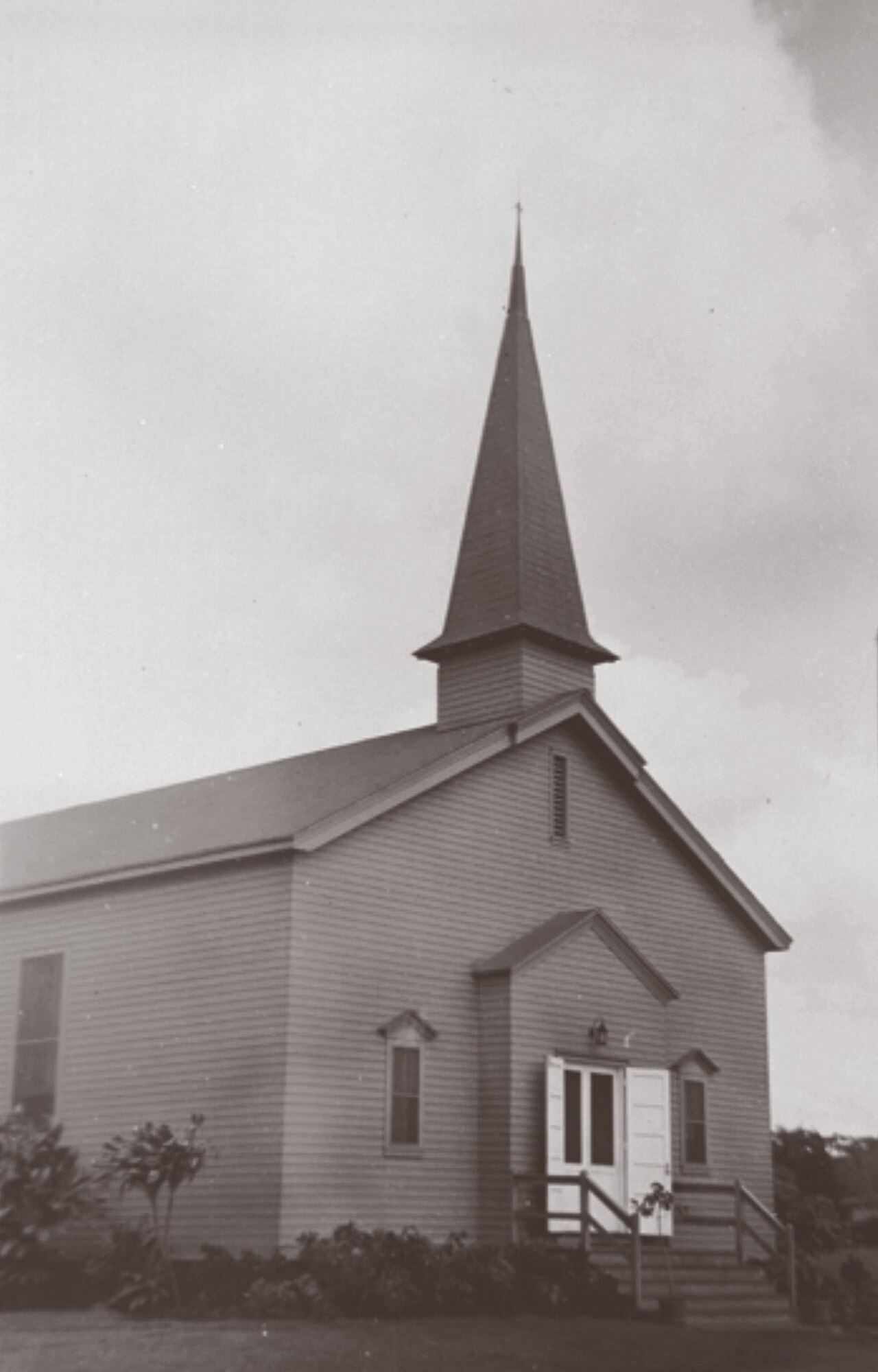 The old Hickam Chapel had originally been constructed on Luke Field (Ford
Island). During Hickam's construction, this chapel, along with many other
facilities, was disassembled on Ford Island and ferried across Pearl Harbor
to Hickam Field for reconstruction. (Courtesy photo - PACAF History Office)
