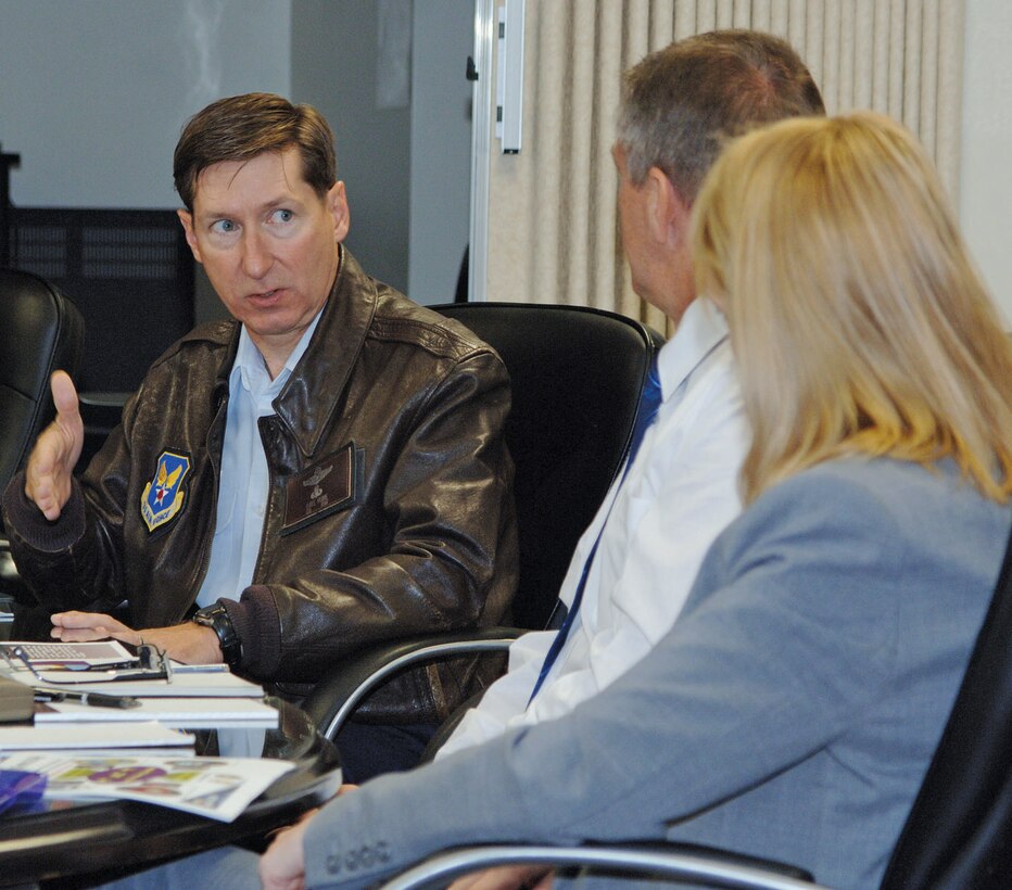 Col. David Hume (left), Air Land Sea Application Center director, discusses the doctrine creation process with Chris Ross (center) and Vanessa Kovalevs, Australian doctrine writers, at ALSA on Langley AFB Oct. 31. (Photo courtesy/Pat Radcliffe)